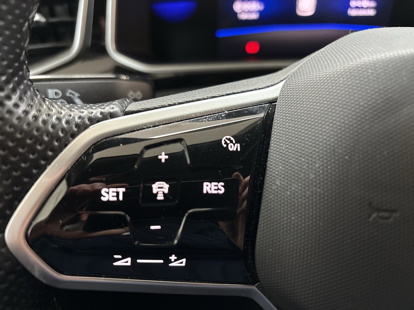 Volkswagen T-Roc 1.0 R-LINE CAM ACC NAVI LM17 LED+ CARPLAY