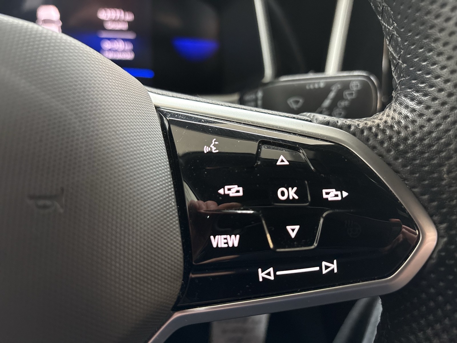 Volkswagen T-Roc 1.0 R-LINE CAM ACC NAVI LM17 LED+ CARPLAY