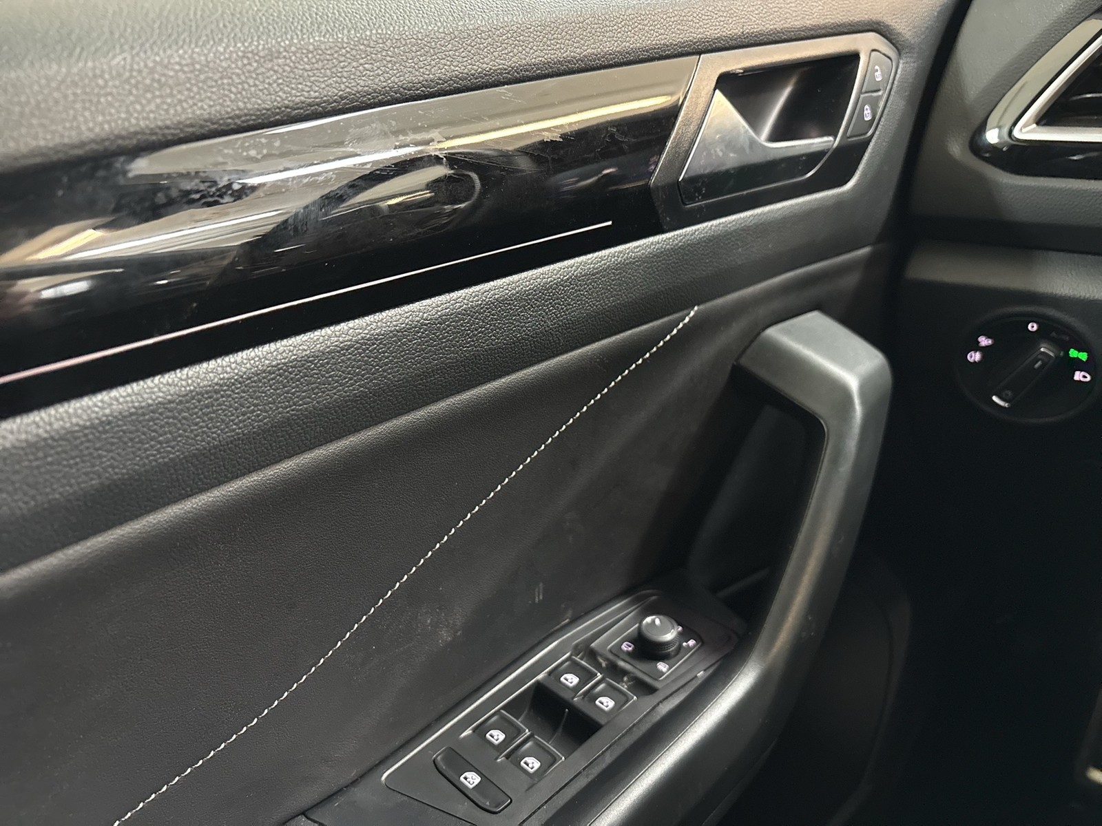 Volkswagen T-Roc 1.0 R-LINE CAM ACC NAVI LM17 LED+ CARPLAY