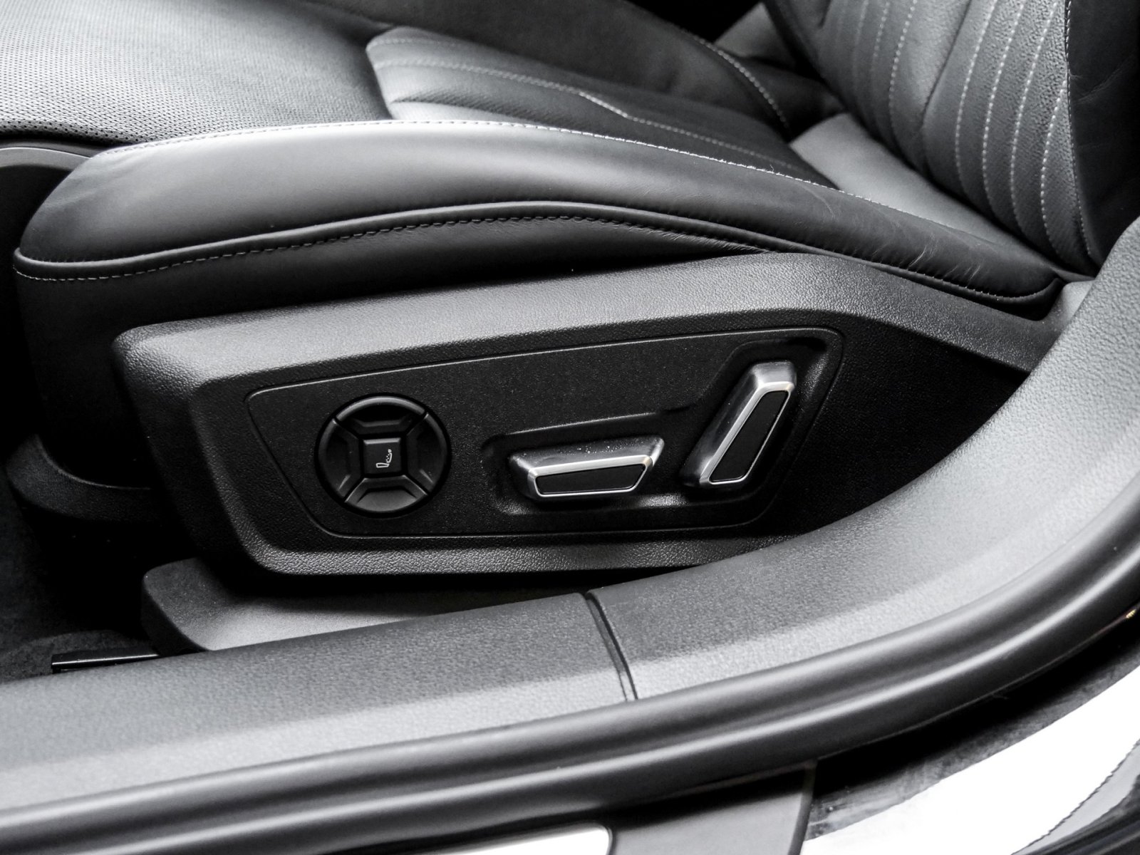 Audi A6 55 quattro HYBRID S LINE BLACKPAK B&O LM19