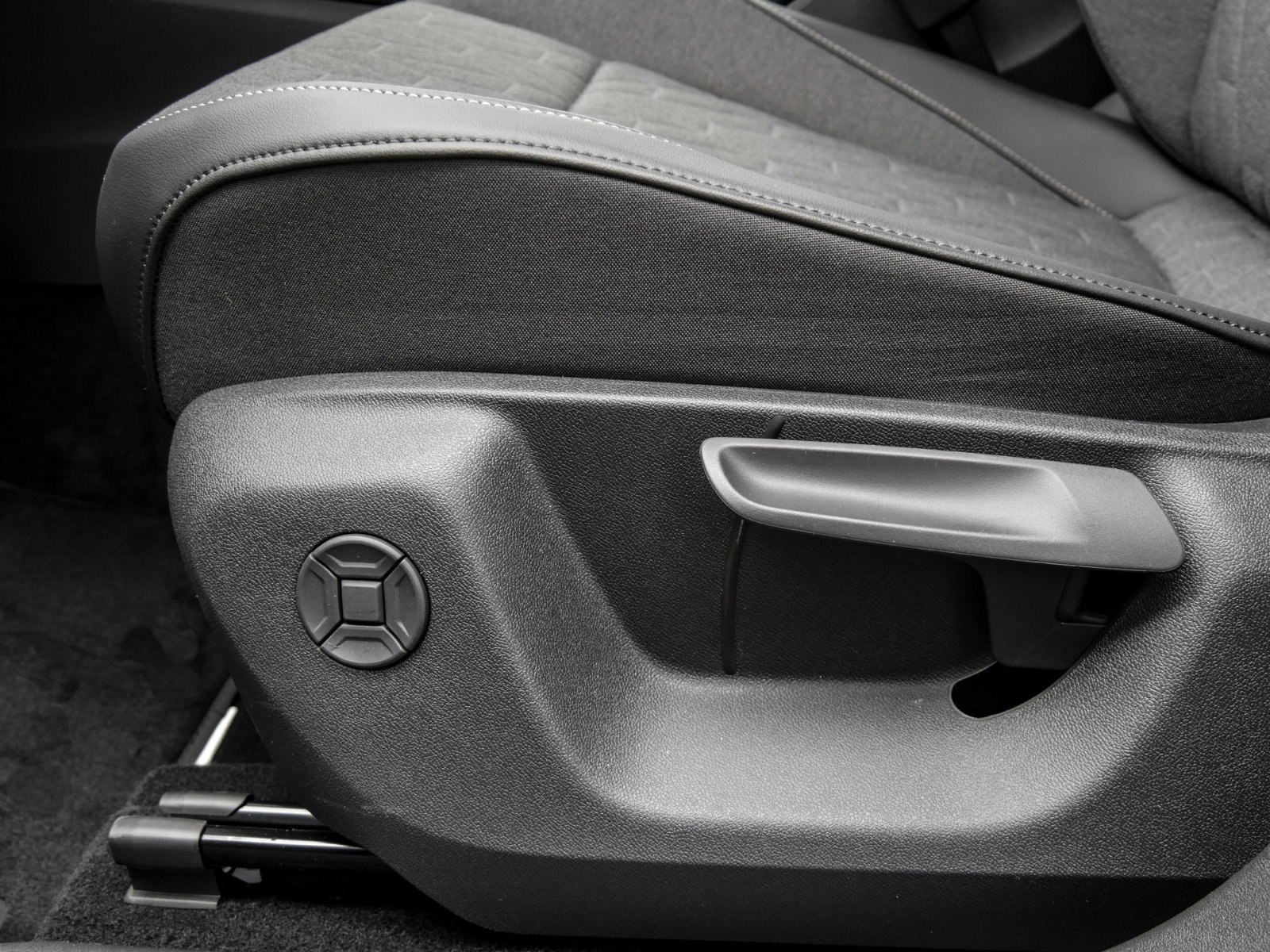 Volkswagen Tiguan 1.5 HYBRID LIFE NEUES MODELL CAM ACC LM18