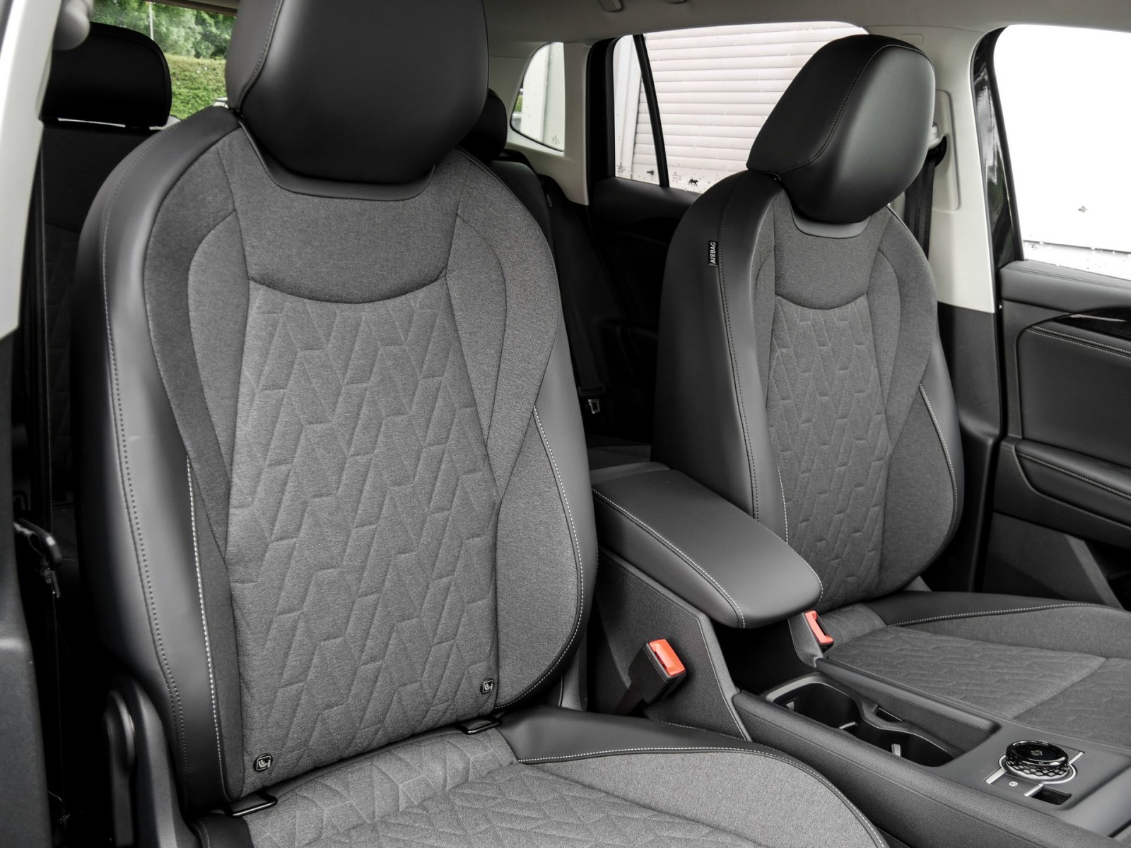 Volkswagen Tiguan 1.5 HYBRID LIFE NEUES MODELL CAM ACC LM18