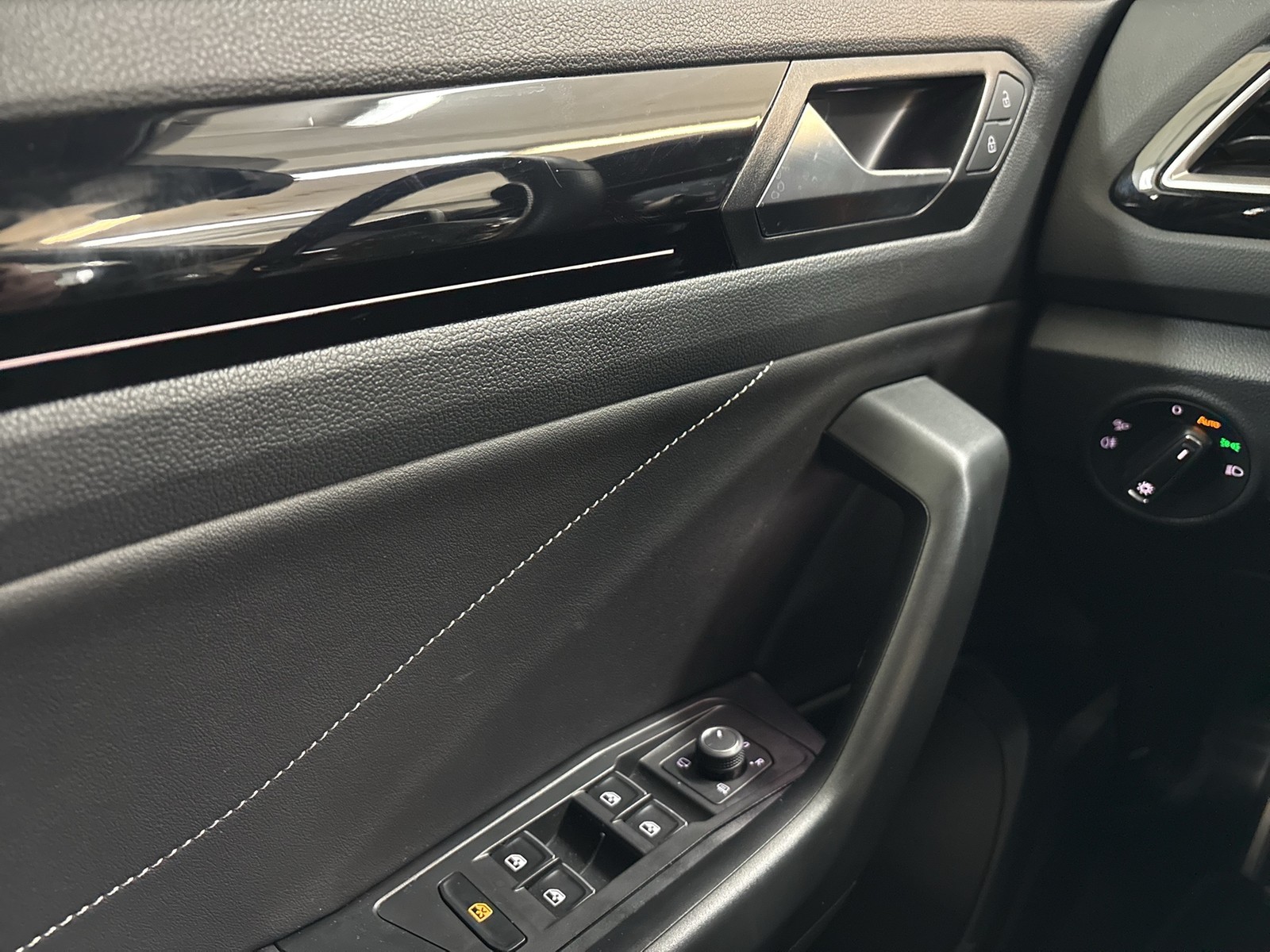 Volkswagen T-Roc 1.0 R-LINE CAM ACC NAVI LM17 LED+ CARPLAY