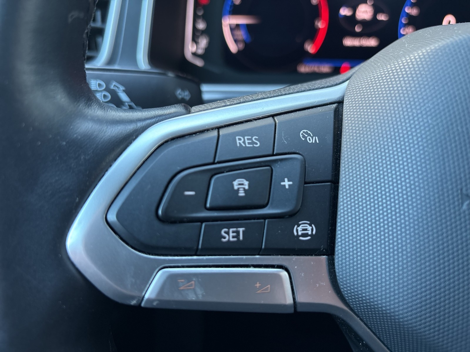 Volkswagen T-Roc 1.0 STYLE ACC NAVI LM17 LED+ CARPLAY