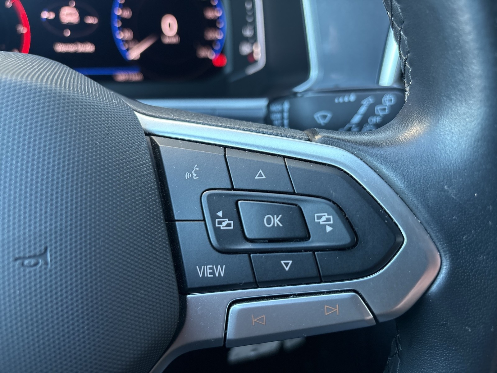 Volkswagen T-Roc 1.0 STYLE ACC NAVI LM17 LED+ CARPLAY