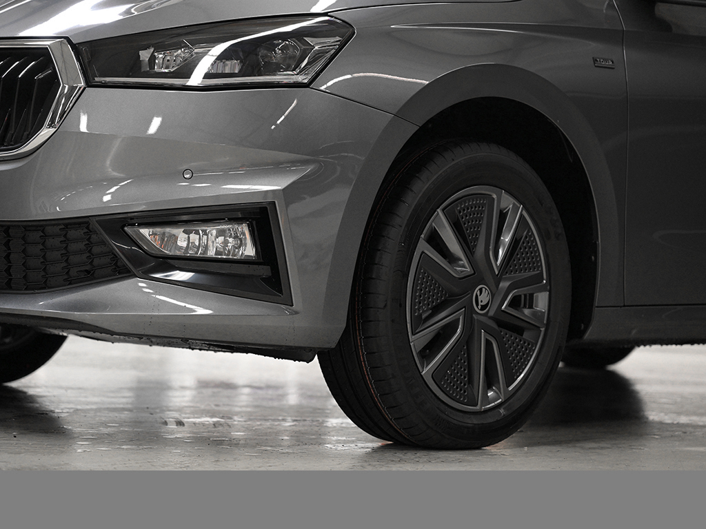 Skoda Fabia 1.5 TOUR DSG AHK LENKRAD-&SITZHZG CAM LED