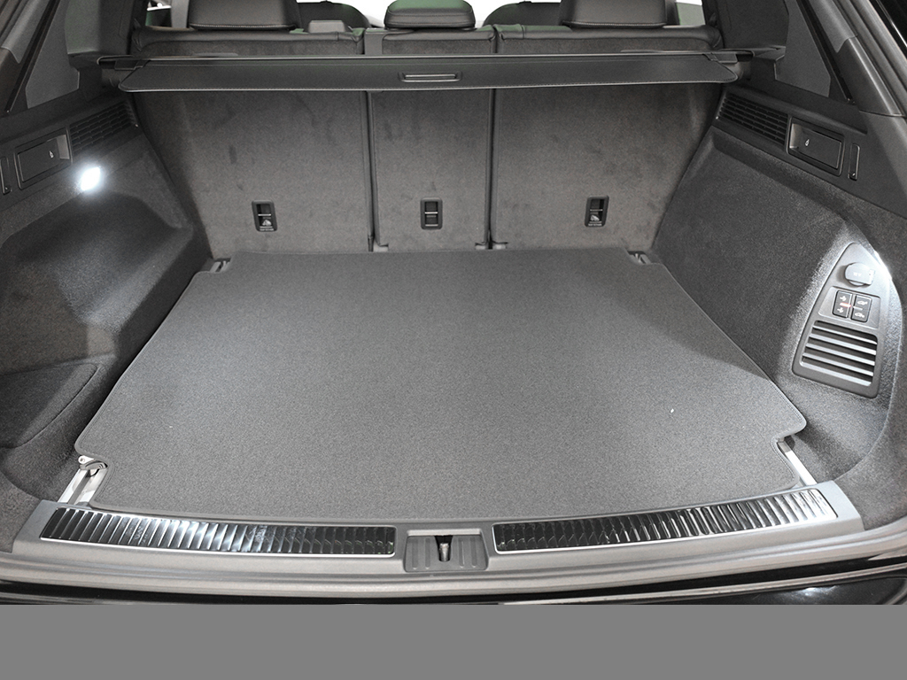 Volkswagen Touareg V6 R-LINE PANO DYNAUDIO BLACKSTYLE LM22