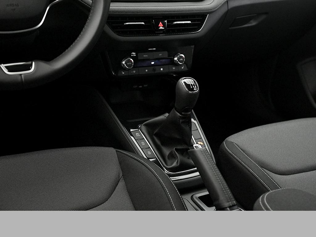 Skoda Fabia 1.0 TOUR LENKRAD-&SITZHZG AHK CAM LED LM16