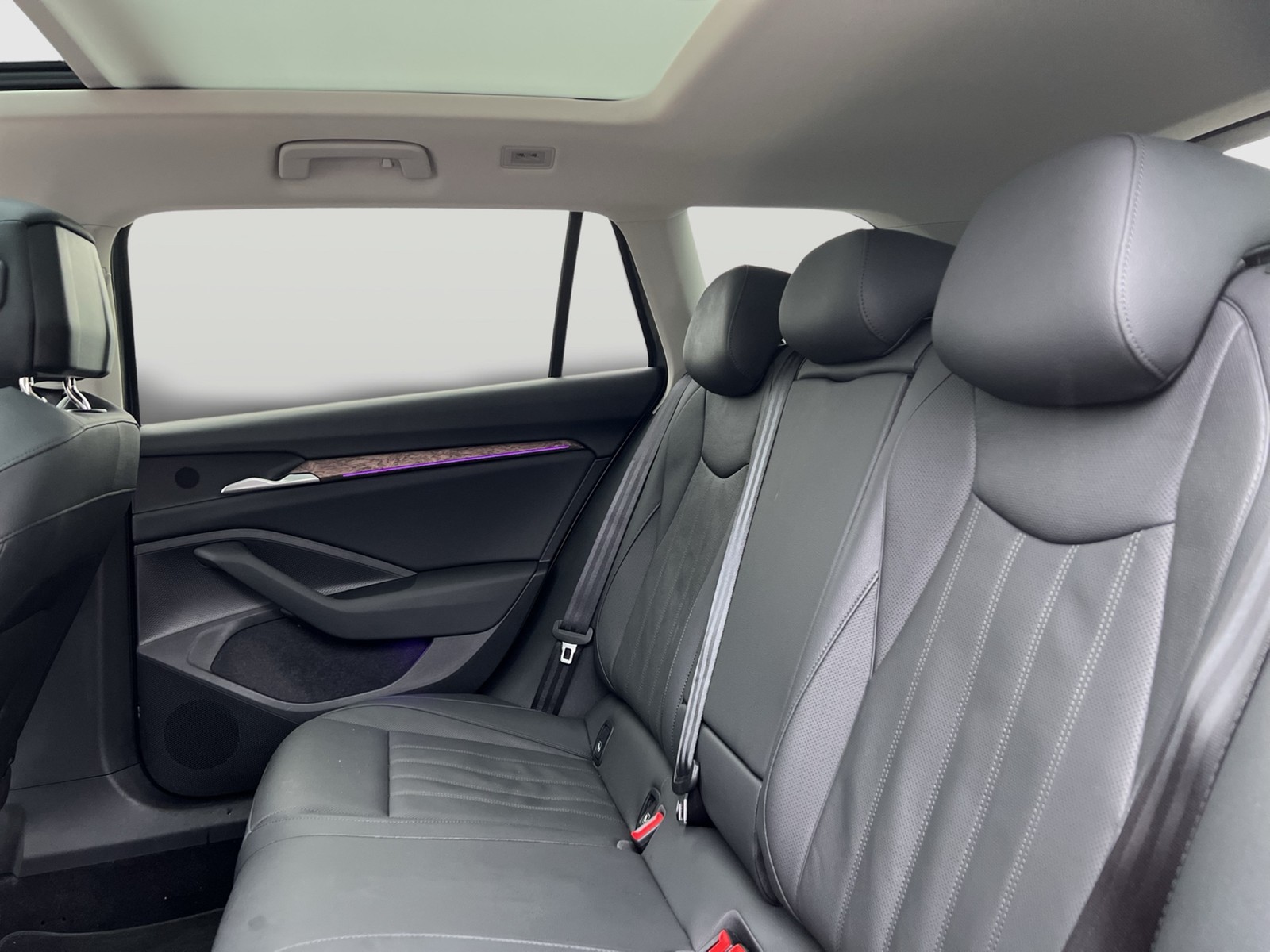 Skoda Superb Combi 2.0 L&K PANO CANTON AHK CAM ACC