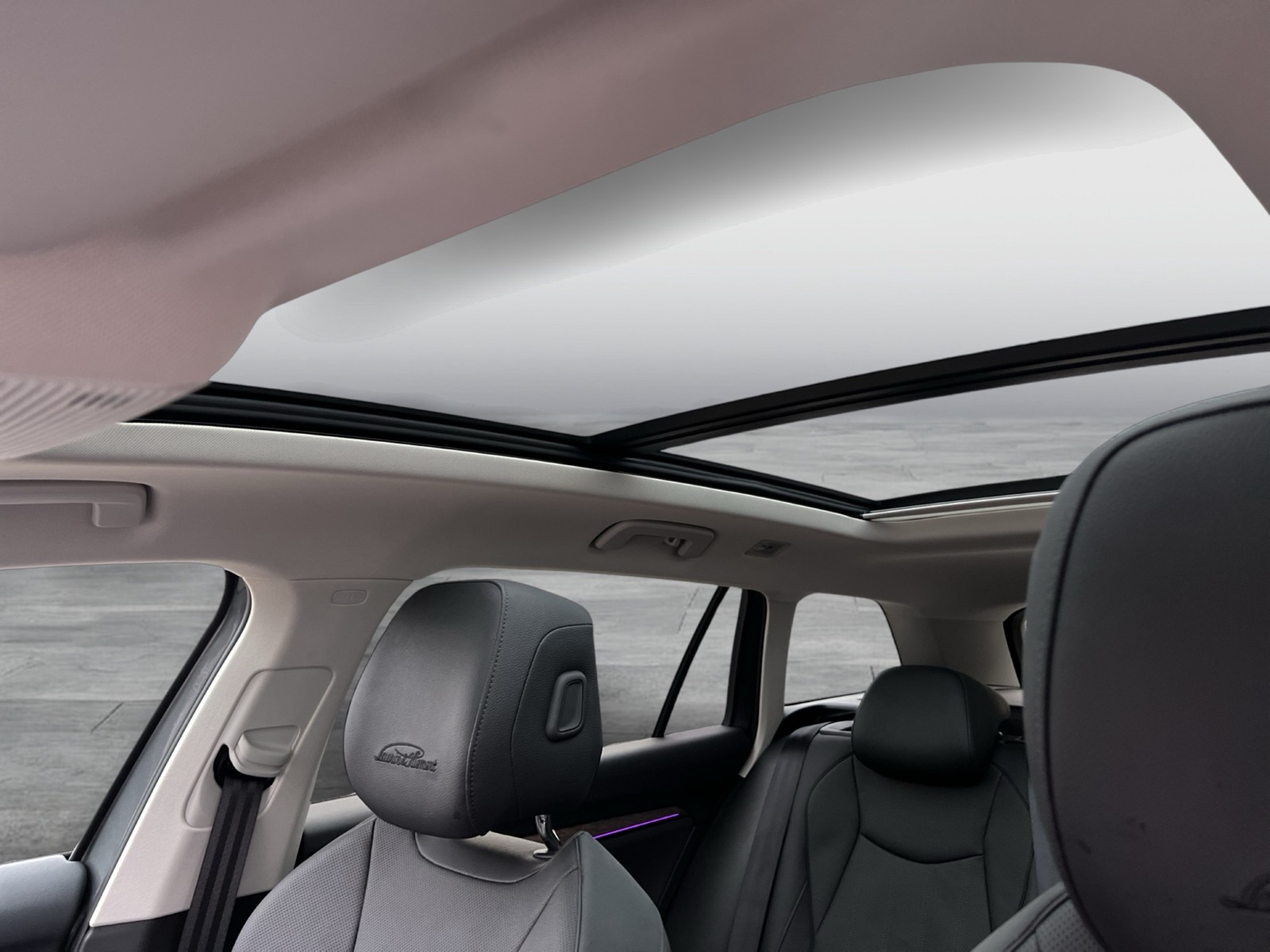 Skoda Superb Combi 2.0 L&K PANO CANTON AHK CAM ACC