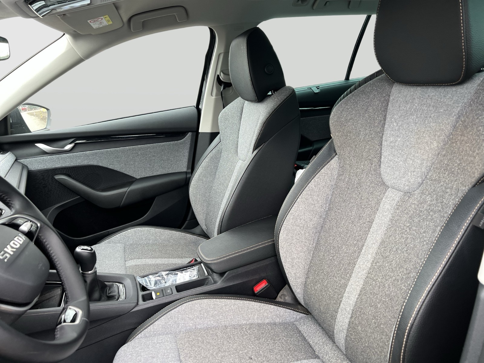 Skoda Octavia Combi 1.5 TOUR AHK CAM EKLAPPE NAVI LM17