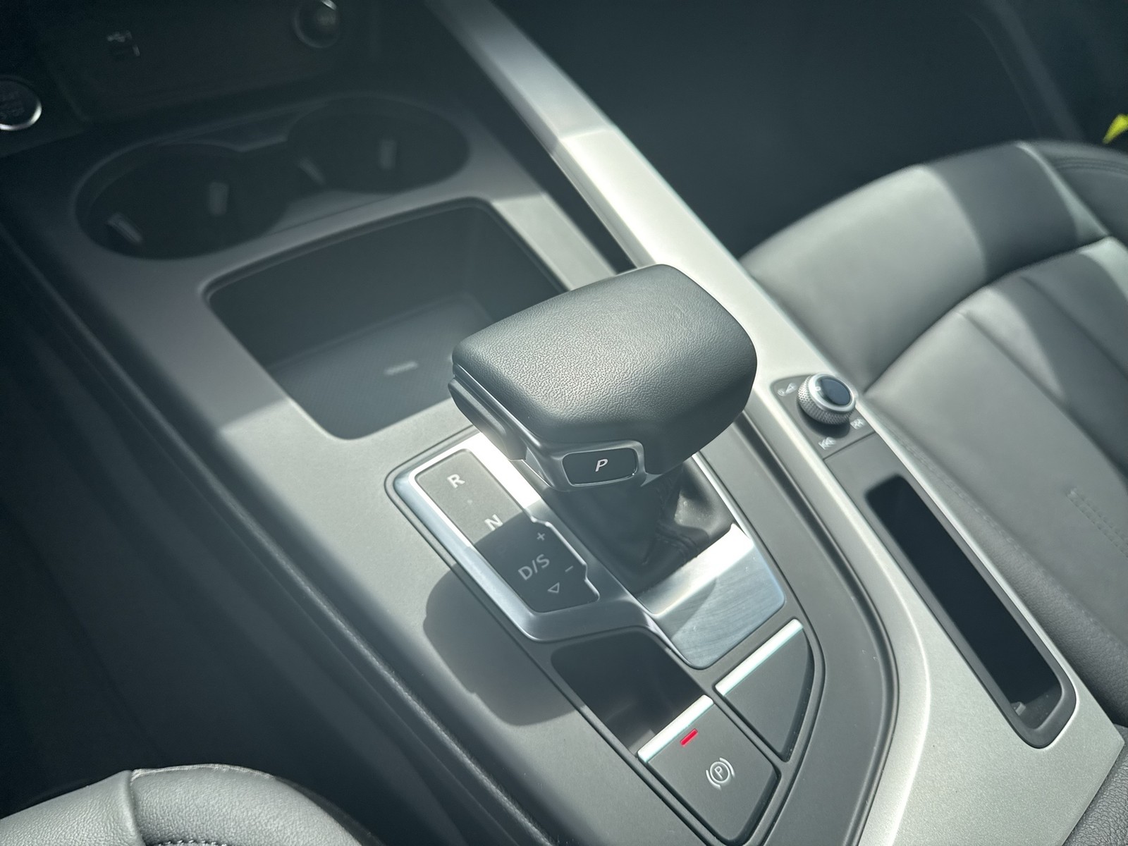 Audi A4 Avant 40 LEDER SITZHEIZ NAVI AHK