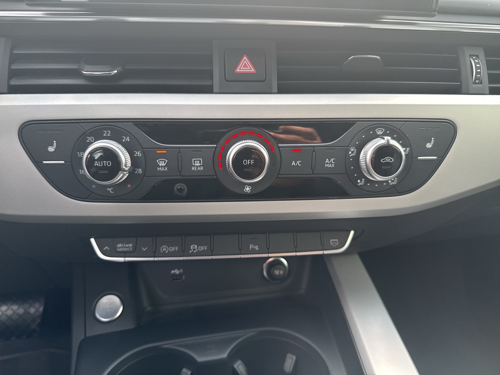 Audi A4 Avant 40 LEDER SITZHEIZ NAVI AHK