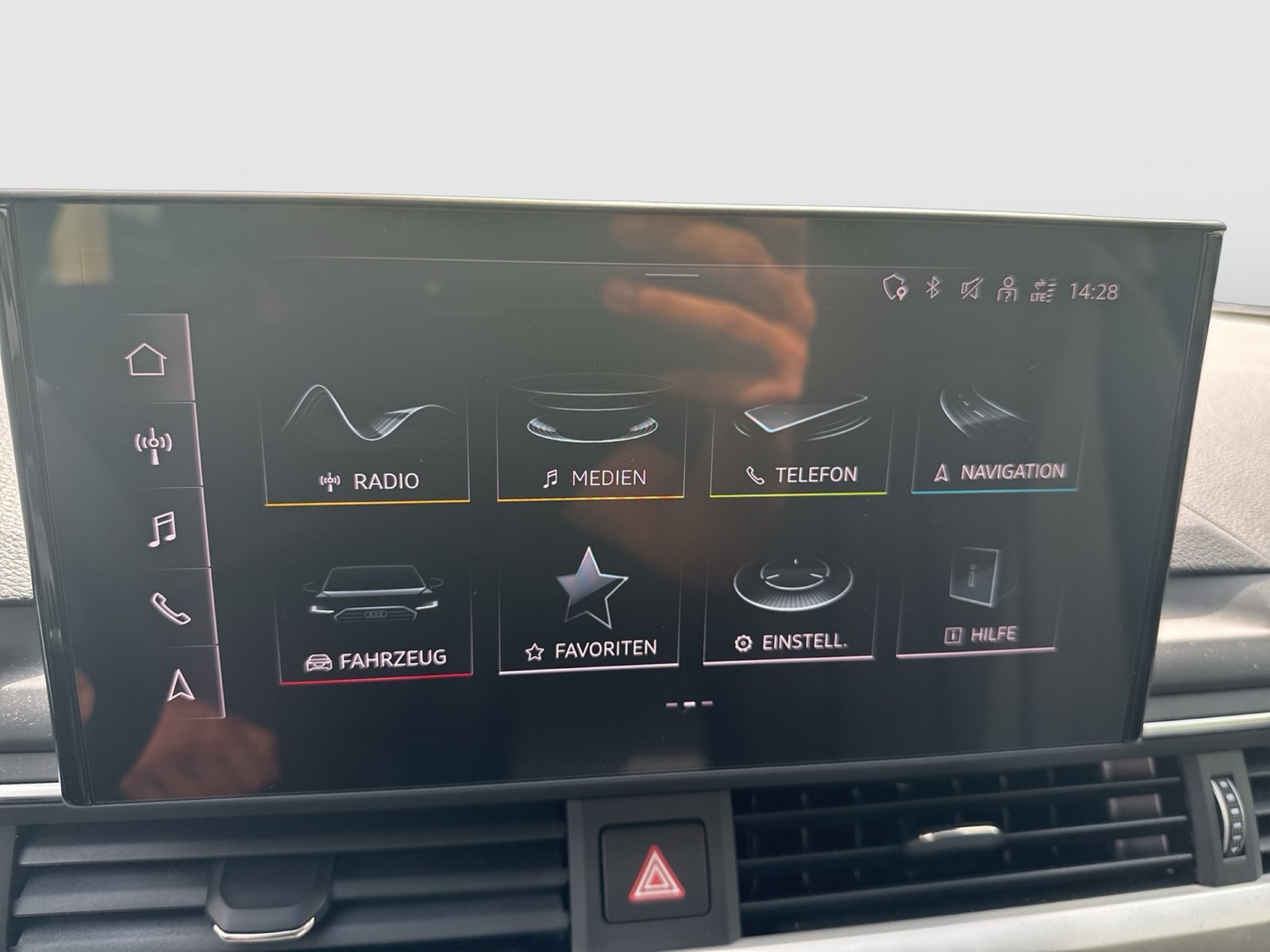 Audi A4 Avant 40 LEDER SITZHEIZ NAVI AHK