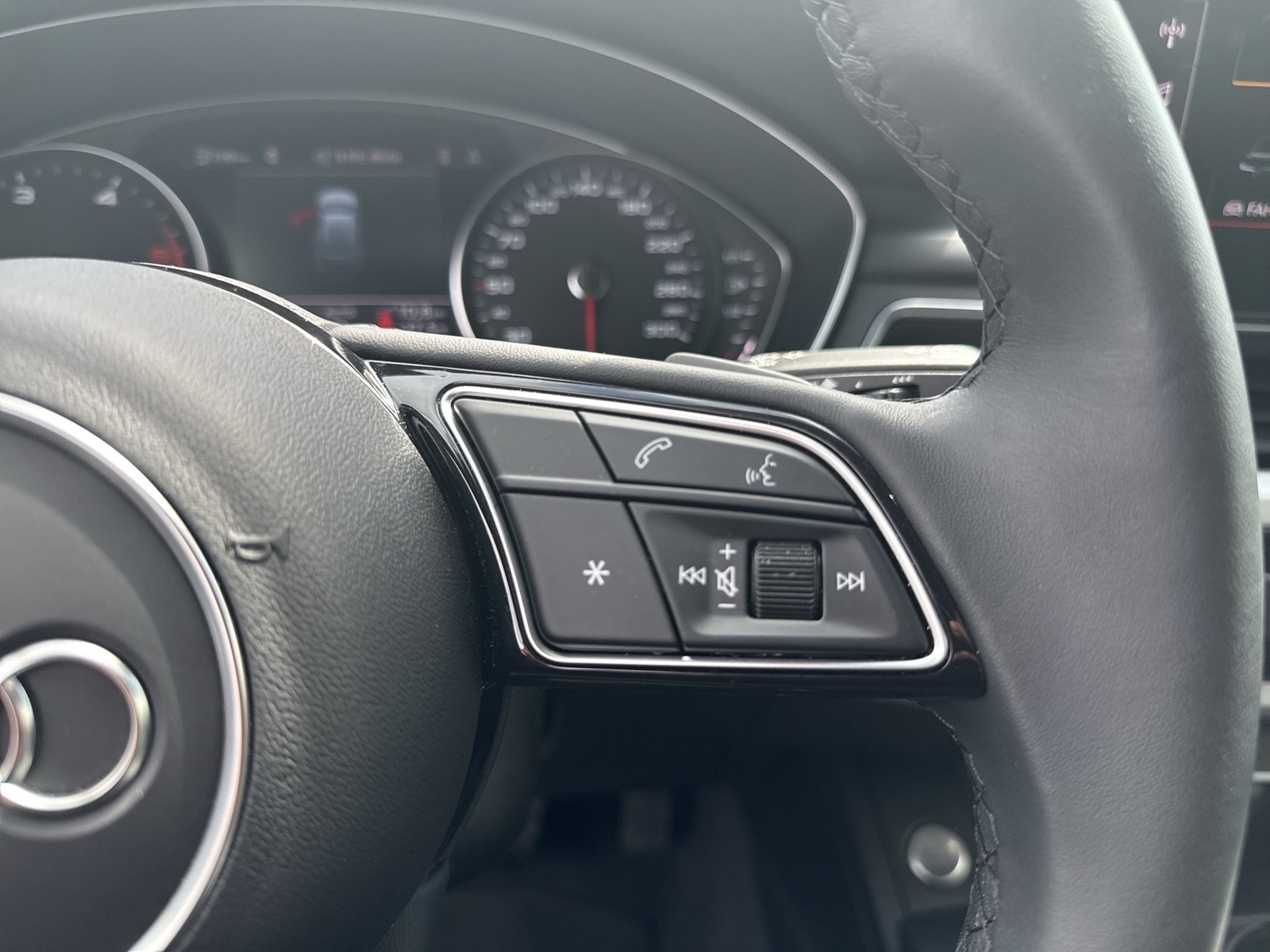 Audi A4 Avant 40 LEDER SITZHEIZ NAVI AHK