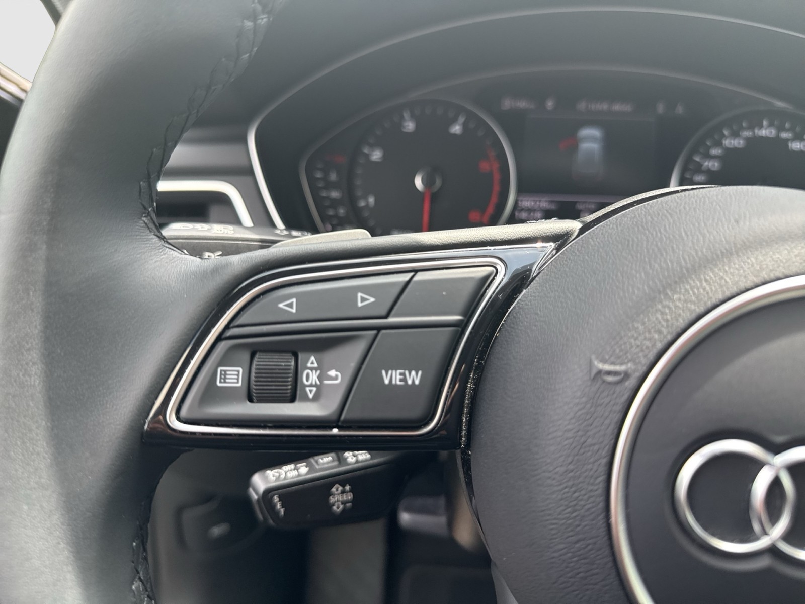 Audi A4 Avant 40 LEDER SITZHEIZ NAVI AHK