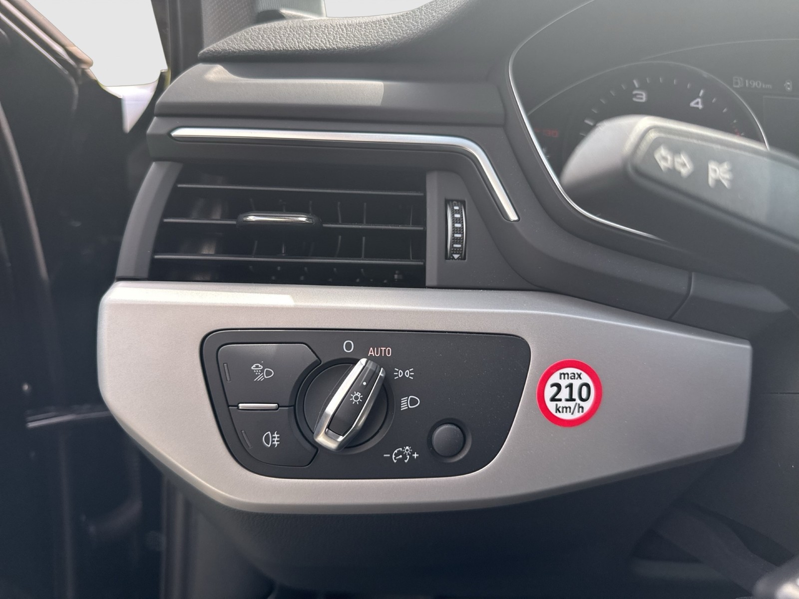 Audi A4 Avant 40 LEDER SITZHEIZ NAVI AHK