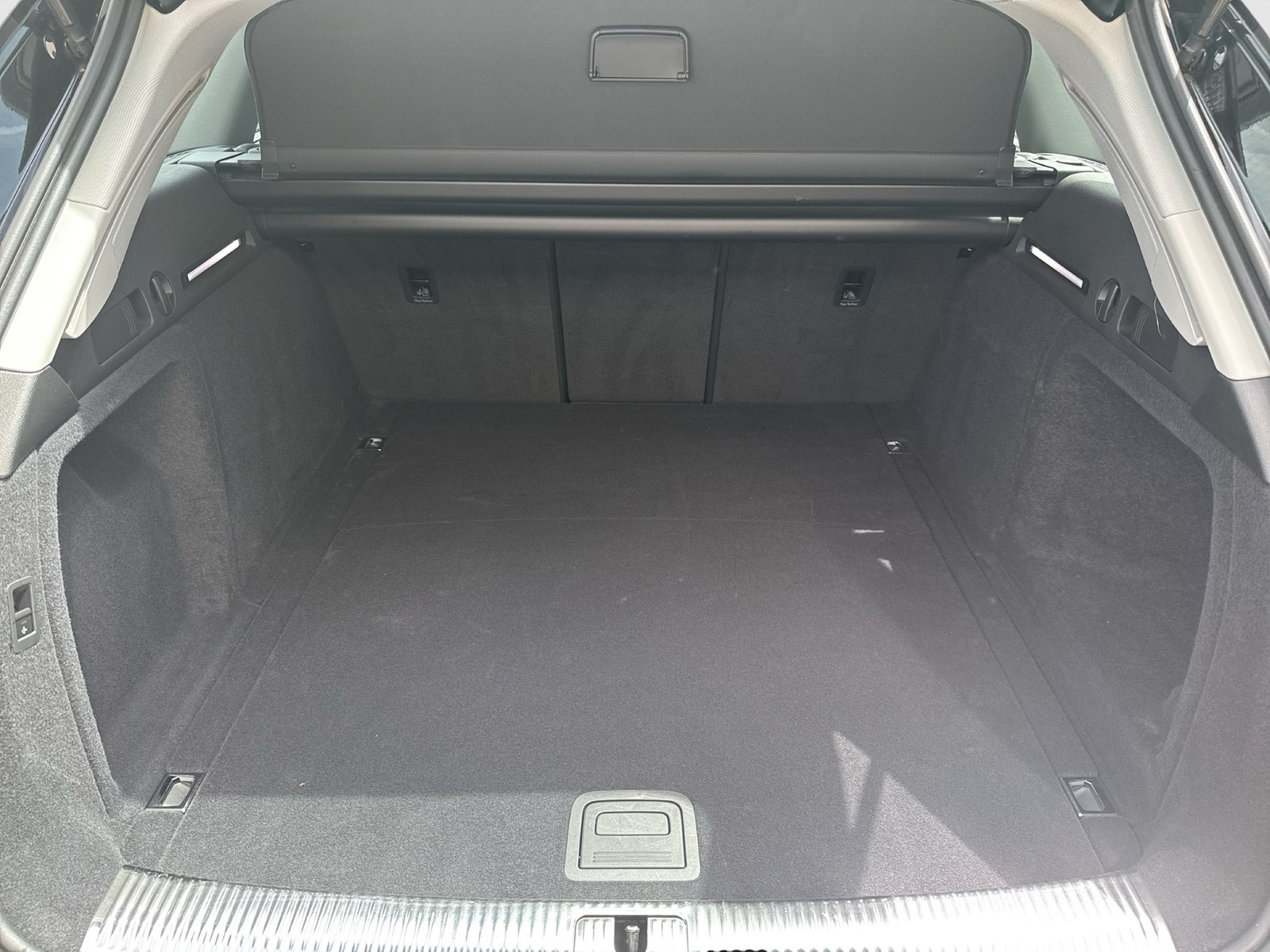 Audi A4 Avant 40 LEDER SITZHEIZ NAVI AHK