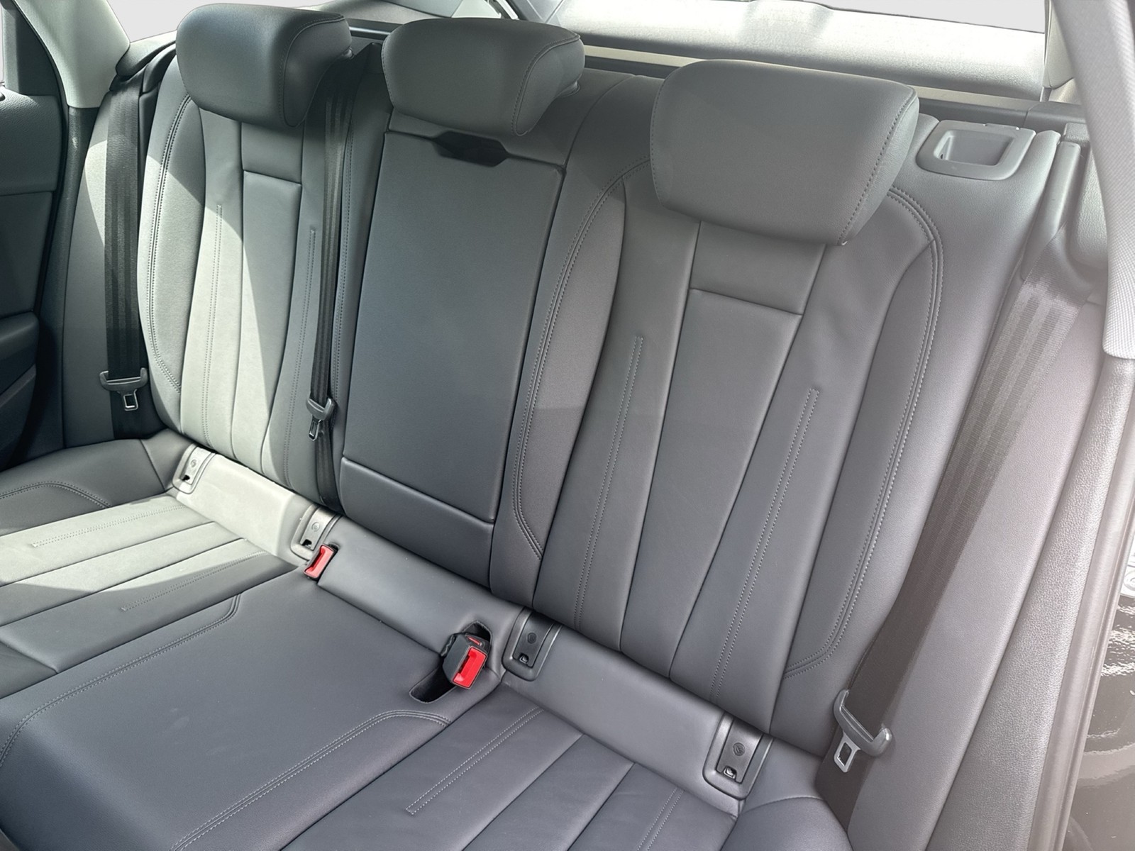 Audi A4 Avant 40 LEDER SITZHEIZ NAVI AHK