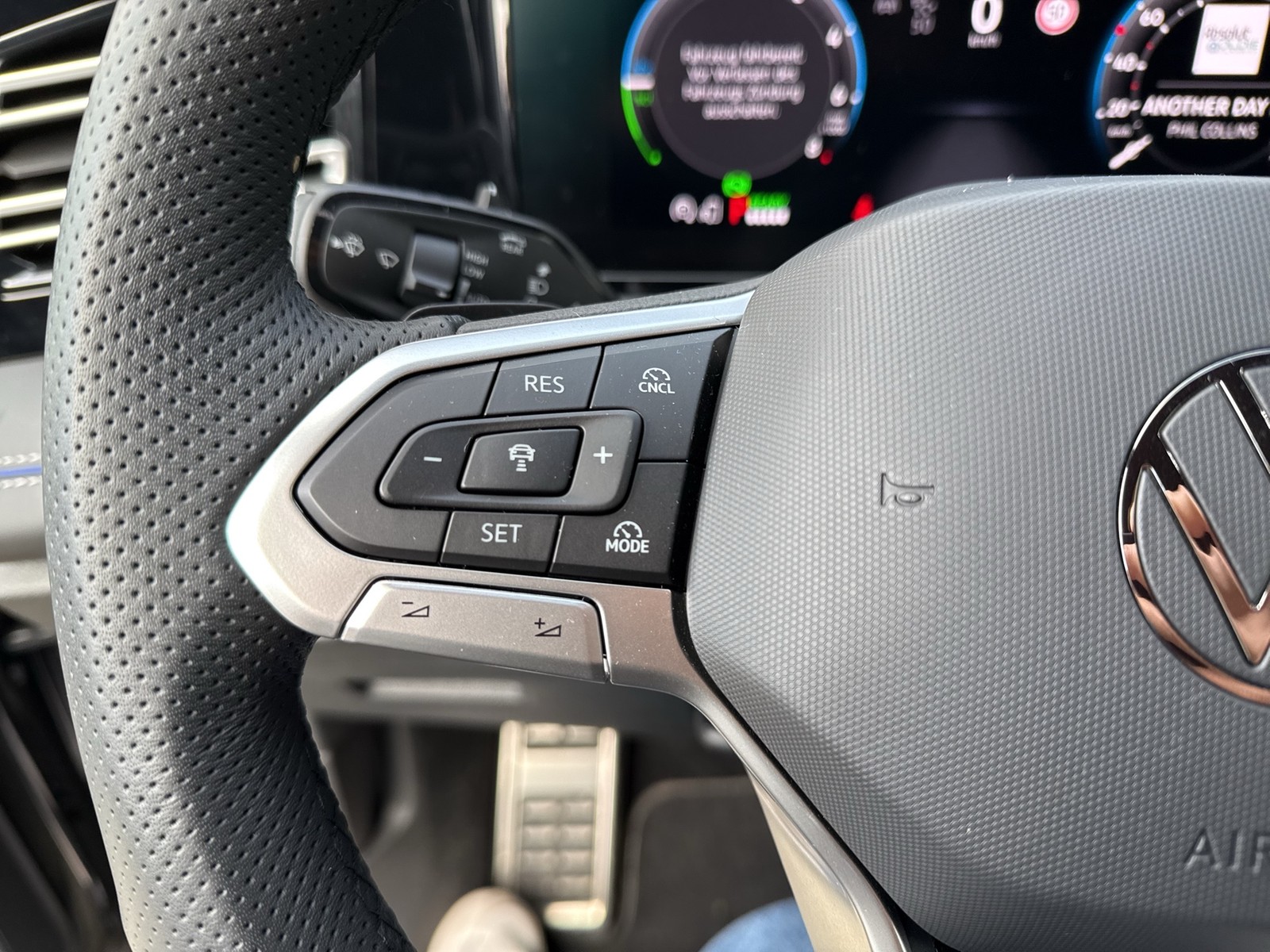 Volkswagen Tiguan 1.5 HYBRID R-LINE AHK KAMERA NAVI ACC