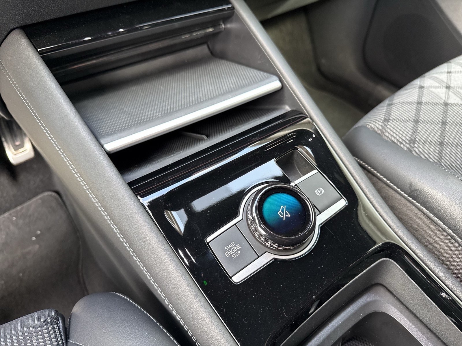 Volkswagen Tiguan 1.5 HYBRID R-LINE AHK KAMERA NAVI ACC