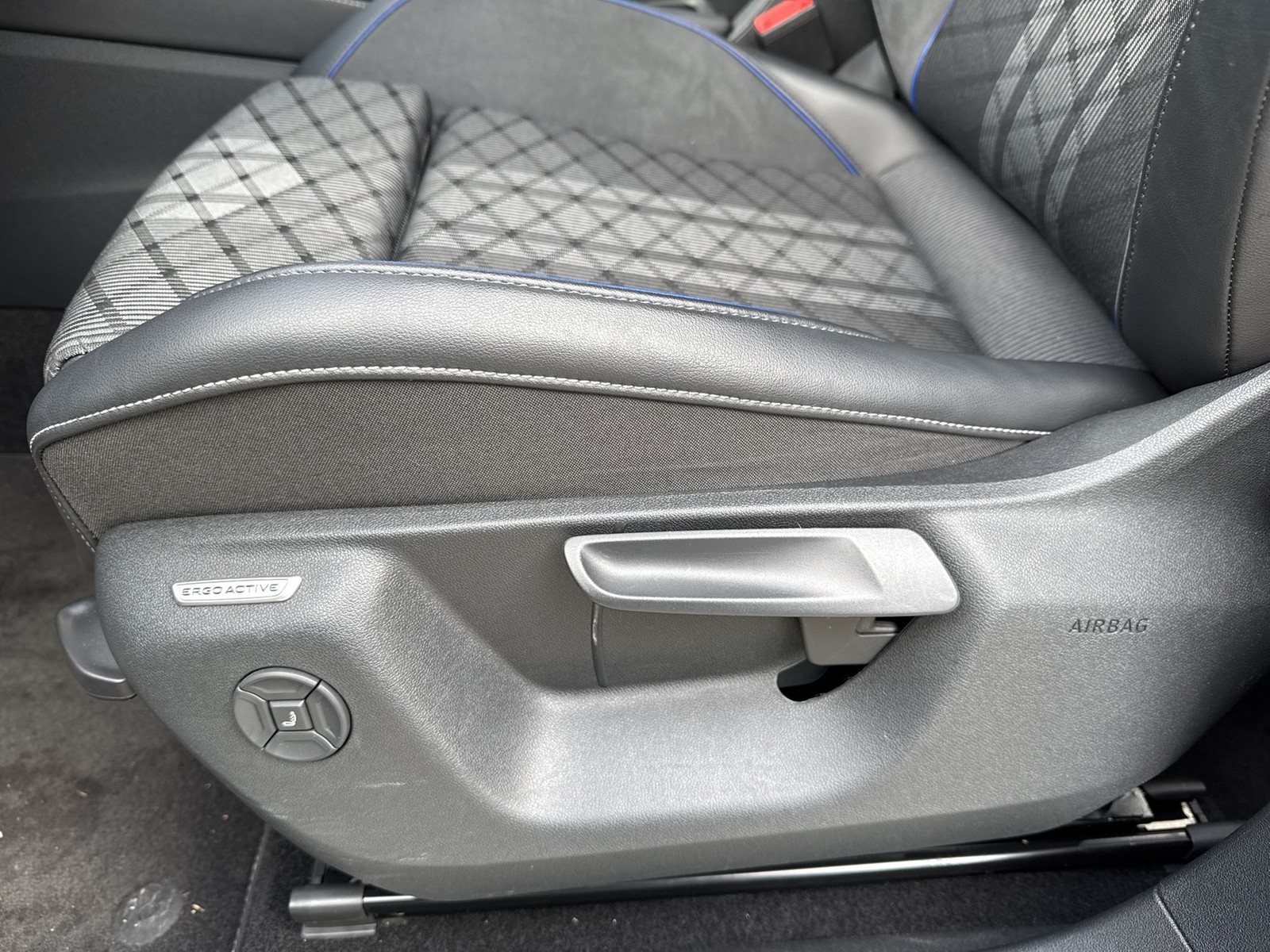 Volkswagen Tiguan 1.5 HYBRID R-LINE AHK KAMERA NAVI ACC