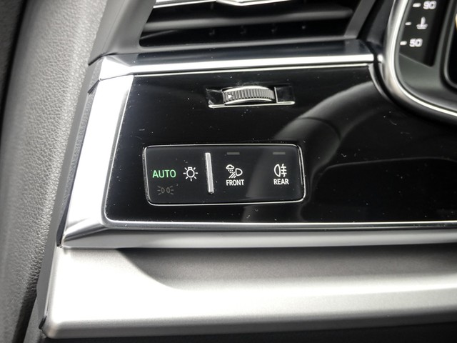 Audi Q8 55 Qu. LUFTFEDERUNG ACC LM20 eKLAPPE NAVI+