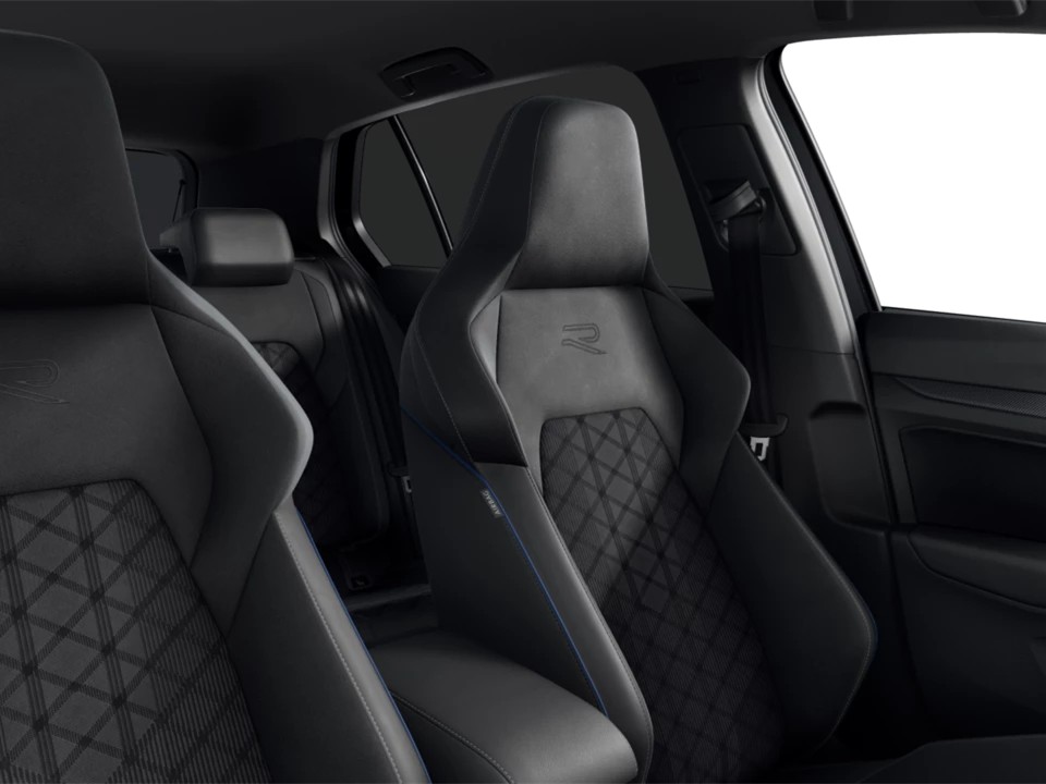 Volkswagen Golf 1.5 R-LINE DSG BLACKSTYLE MATRIXLED AHK