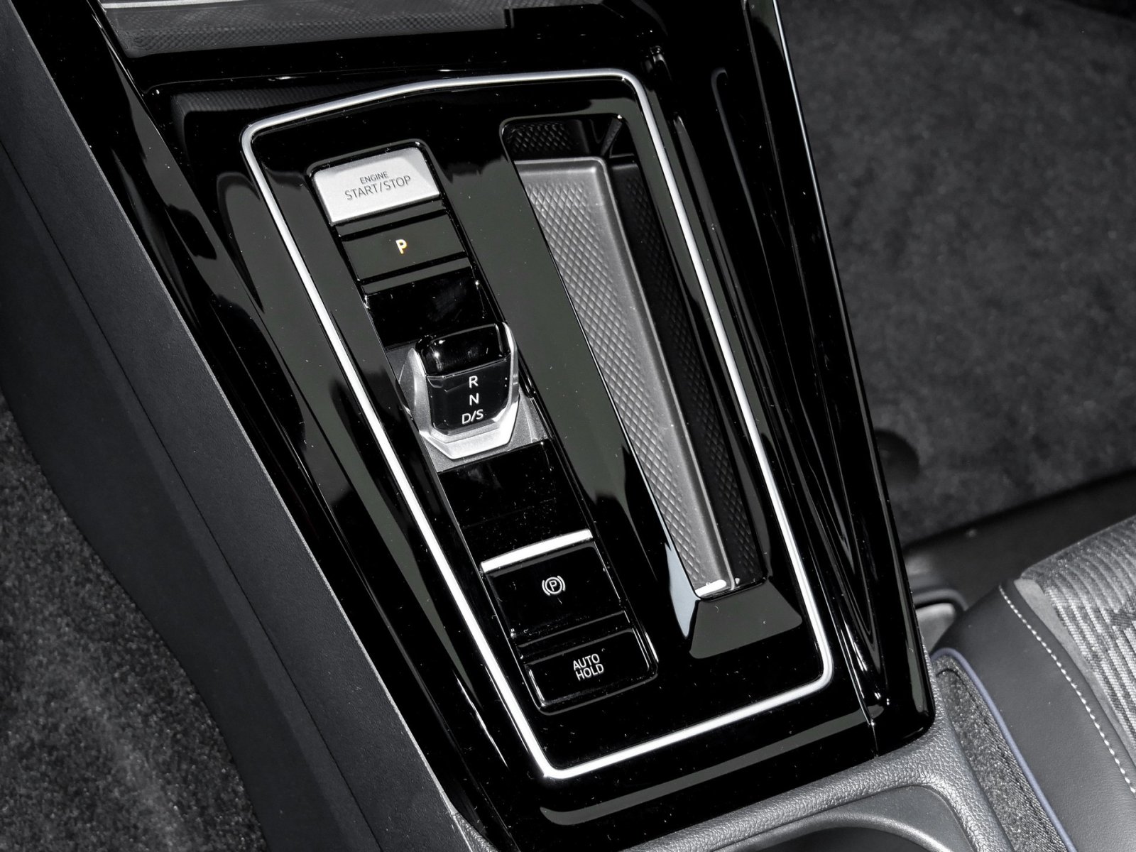 Volkswagen Golf 1.5 R-LINE DSG BLACKSTYLE MATRIXLED AHK