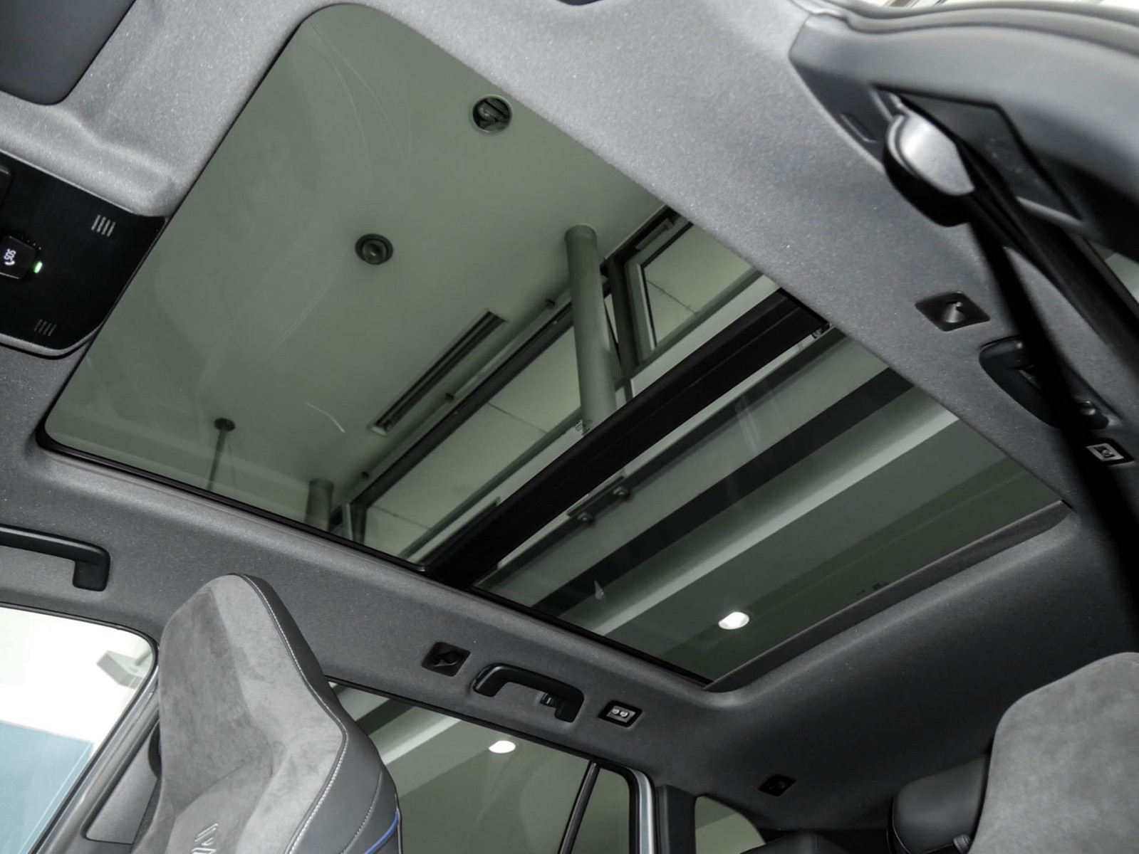 Volkswagen Golf Variant 2.0 R-LINE DSG BLACKSTYLE PANO AHK