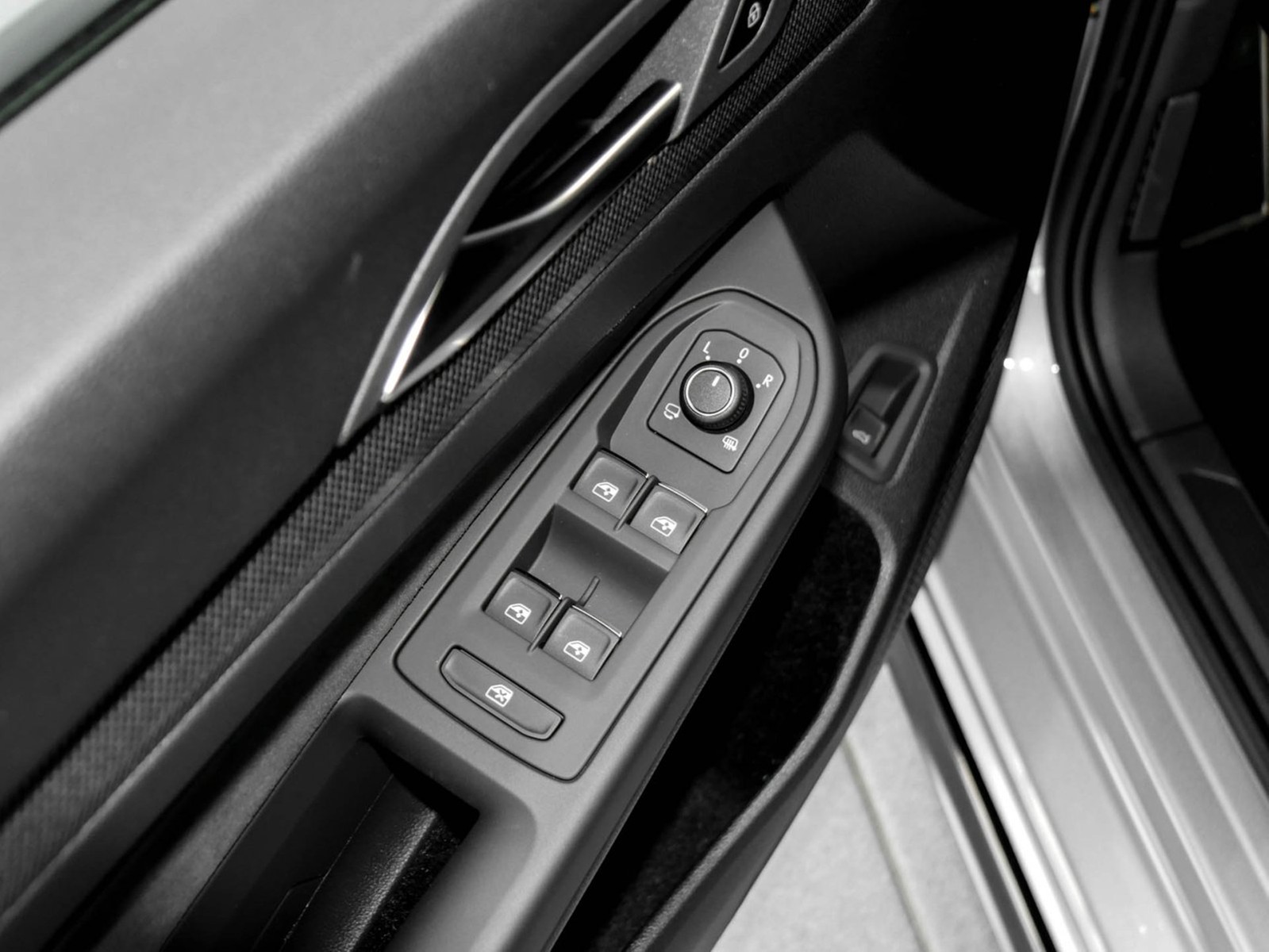 Volkswagen Golf Variant 2.0 R-LINE DSG BLACKSTYLE PANO AHK