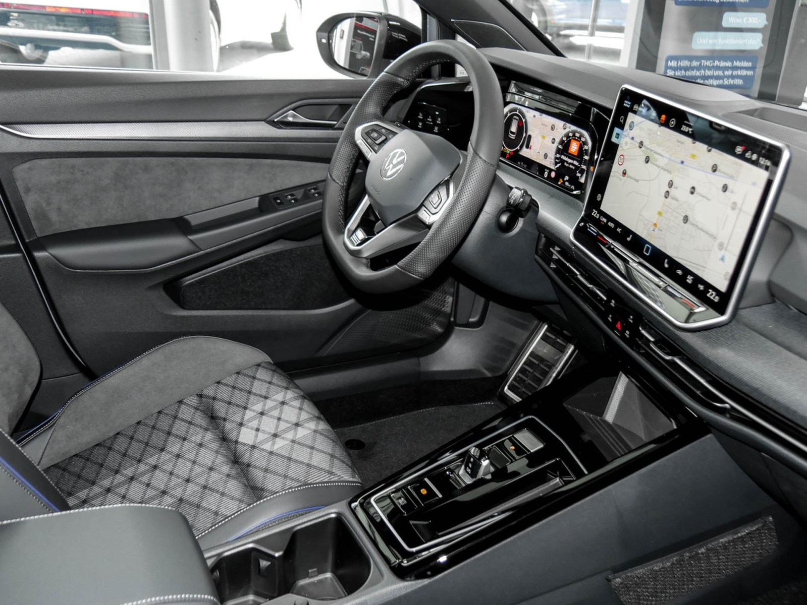 Volkswagen Golf Variant 2.0 R-LINE DSG BLACKSTYLE PANO AHK