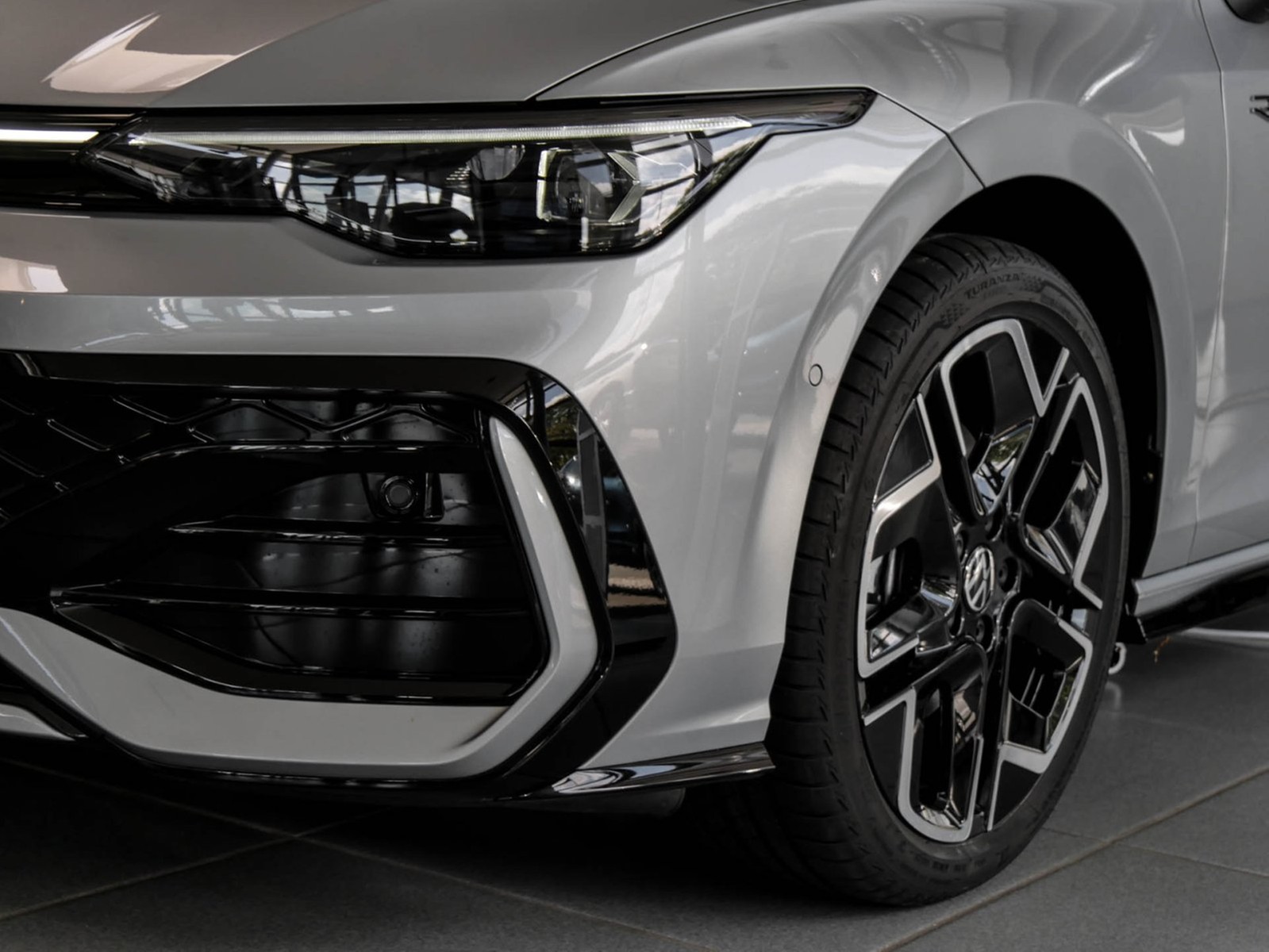 Volkswagen Golf Variant 2.0 R-LINE DSG BLACKSTYLE PANO AHK