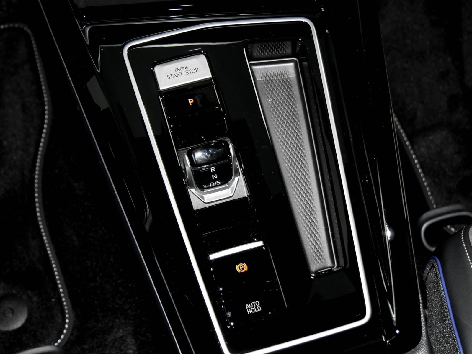 Volkswagen Golf Variant 2.0 R-LINE DSG BLACKSTYLE PANO AHK