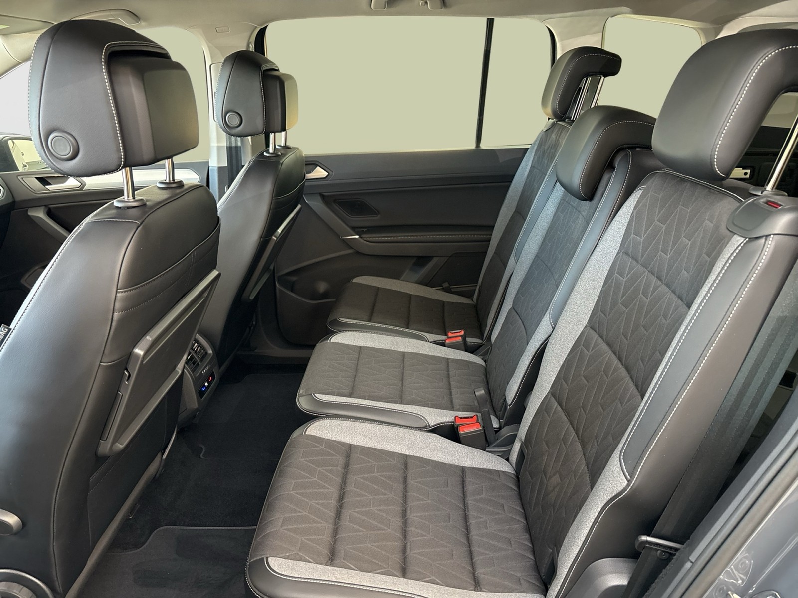 Volkswagen Touran 1.5 COMFORTLINE 7SITZER SITZHEIZUNG ACC