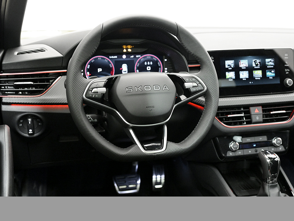 Skoda Kamiq 1.5 MONTE CARLO DSG AHK eKLAPPE CAM PANO