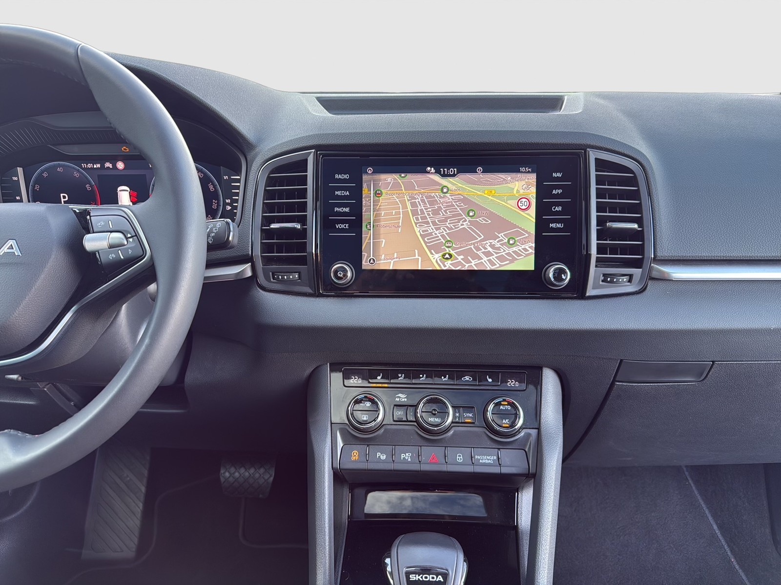 Skoda Karoq 1.5 TOUR PANO AHK 360°CAM E-KLAPPE NAVI