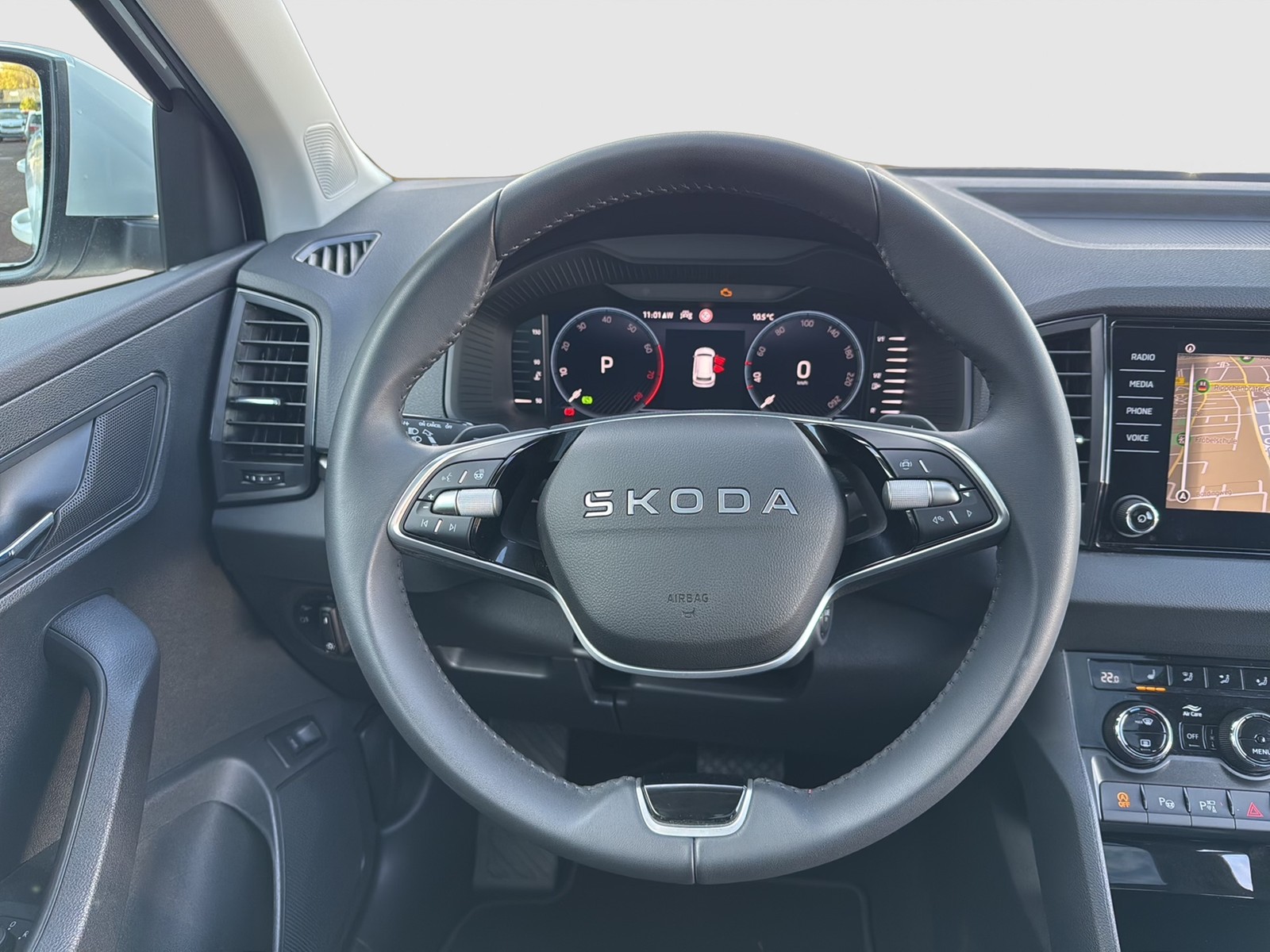 Skoda Karoq 1.5 TOUR PANO AHK 360°CAM E-KLAPPE NAVI