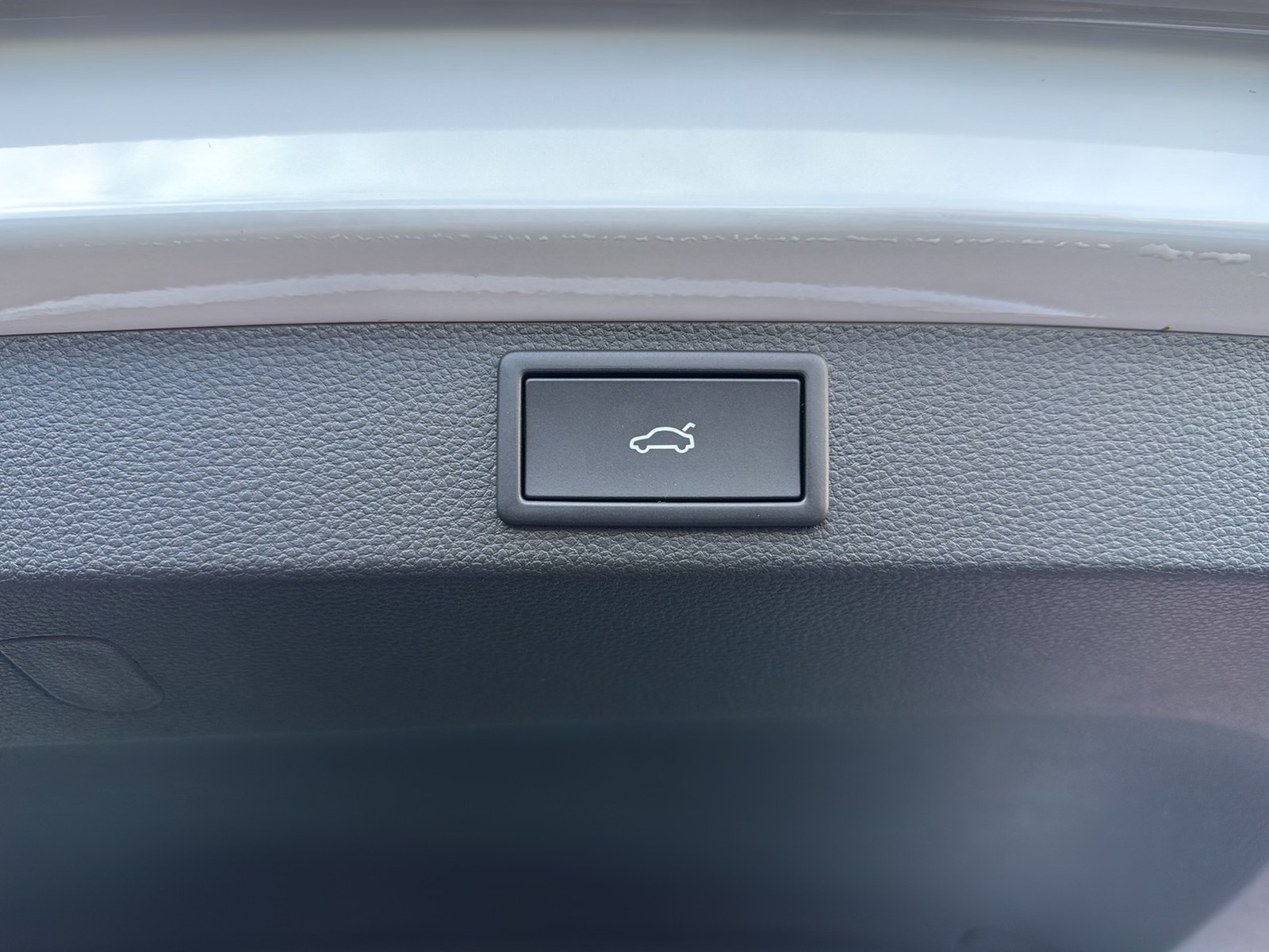 Skoda Karoq 1.5 TOUR PANO AHK 360°CAM E-KLAPPE NAVI