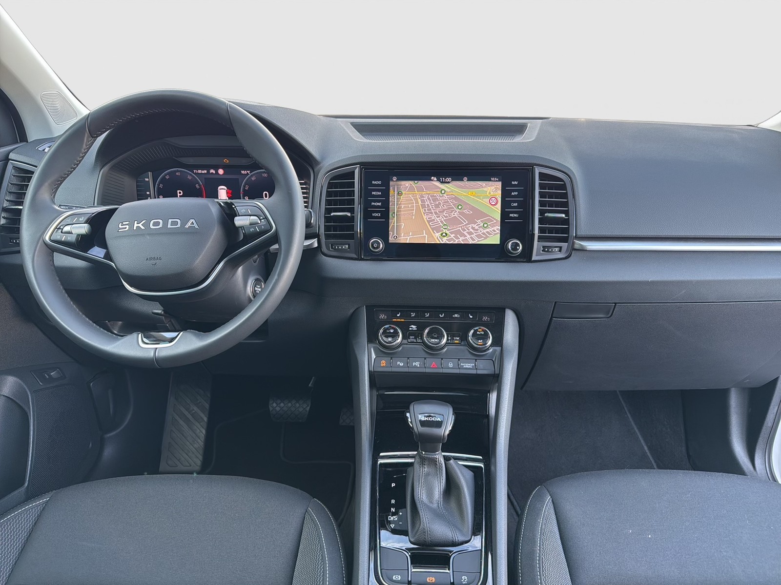 Skoda Karoq 1.5 TOUR PANO AHK 360°CAM E-KLAPPE NAVI