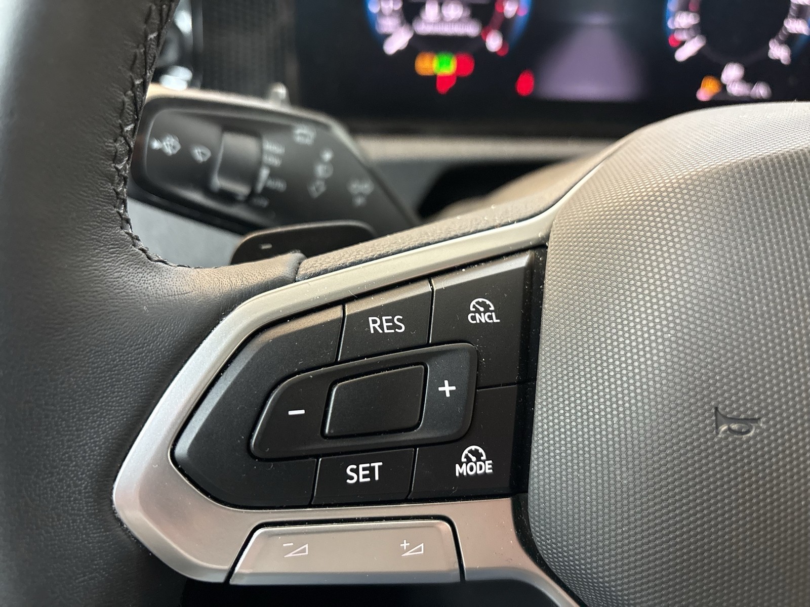 Volkswagen Tiguan 1.5 NAVI AHK KAMERA SITZHEIZUNG