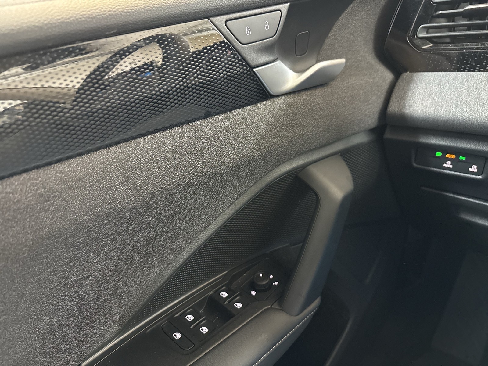 Volkswagen Tiguan 1.5 NAVI AHK KAMERA SITZHEIZUNG