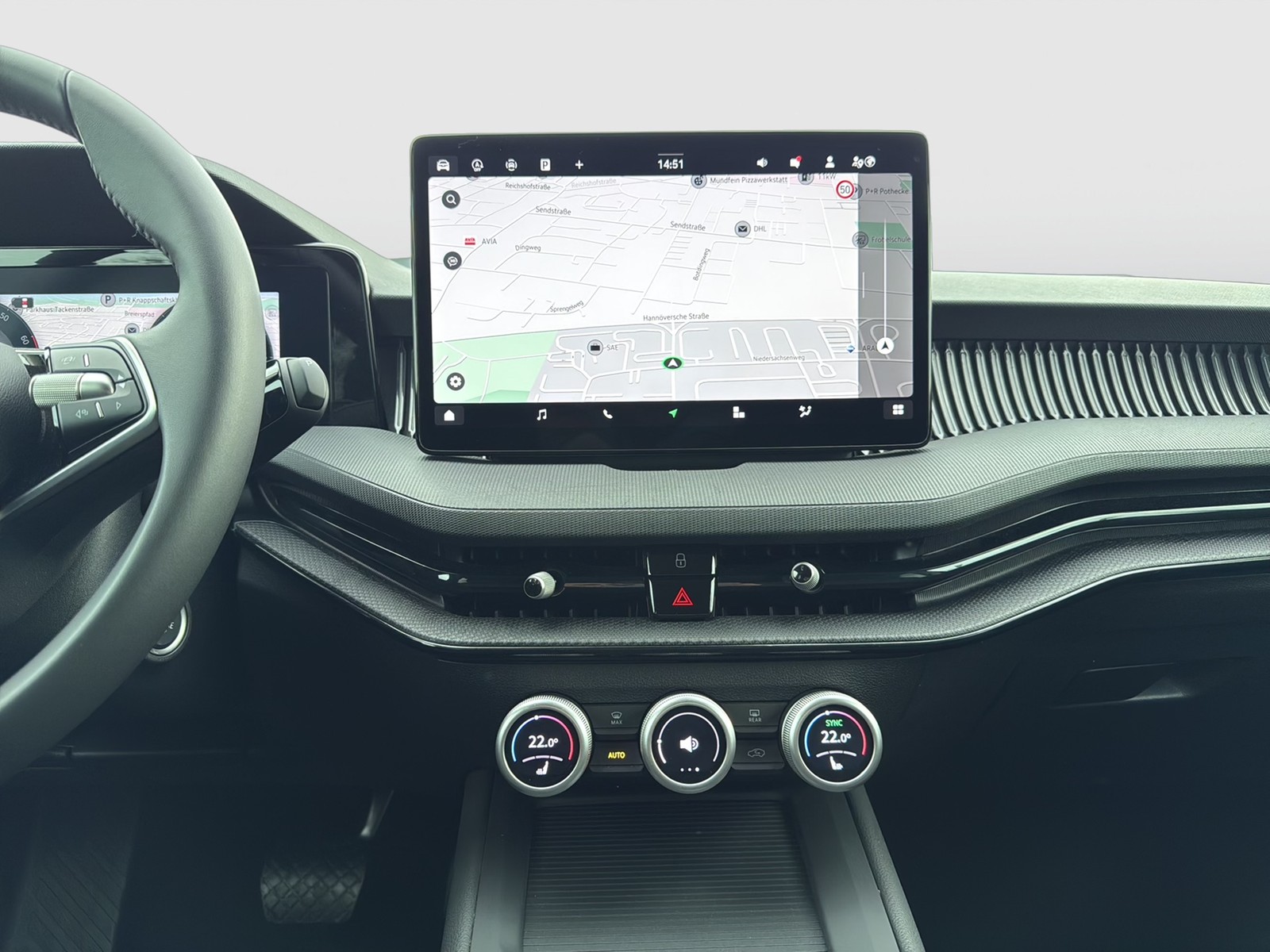 Skoda Superb Combi 1.5 eTSI CAM ACC NAVI SITZHEIZUNG