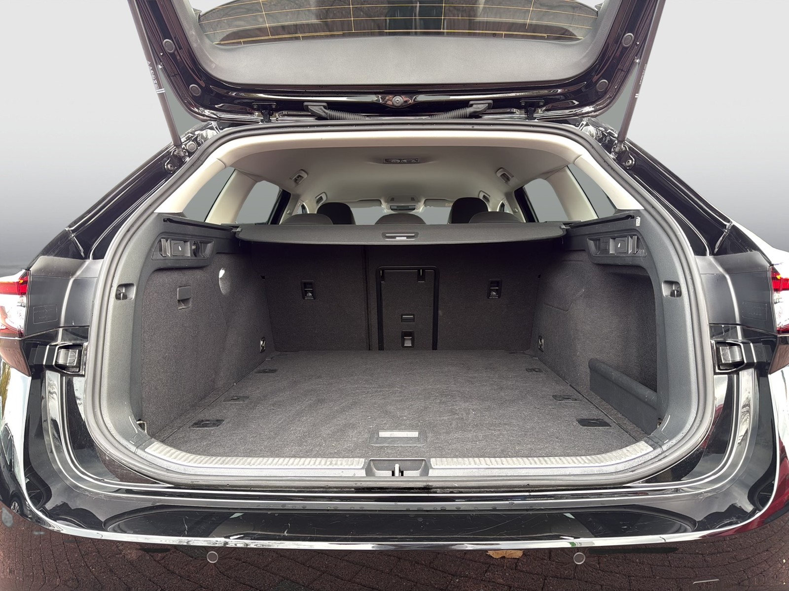 Skoda Superb Combi 1.5 eTSI CAM ACC NAVI SITZHEIZUNG