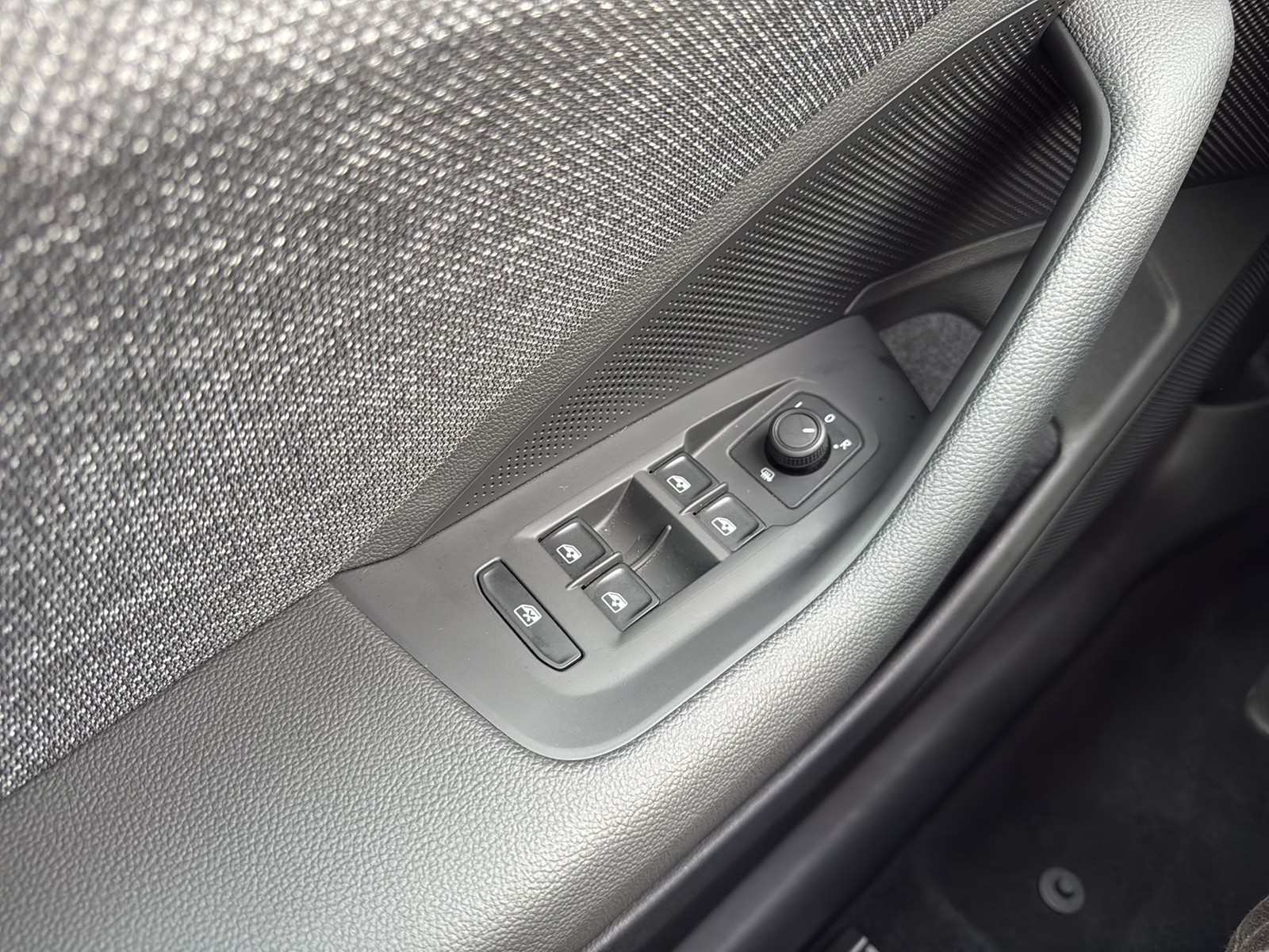 Skoda Superb Combi 1.5 eTSI CAM ACC NAVI SITZHEIZUNG