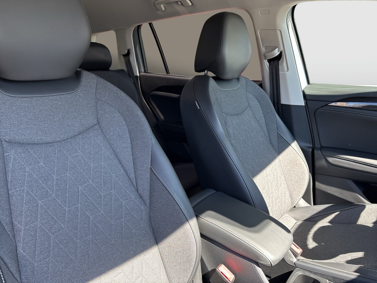 Volkswagen Tayron 2.0 LIFE NAVI AHK KAMERA ACC SITZHEIZUNG