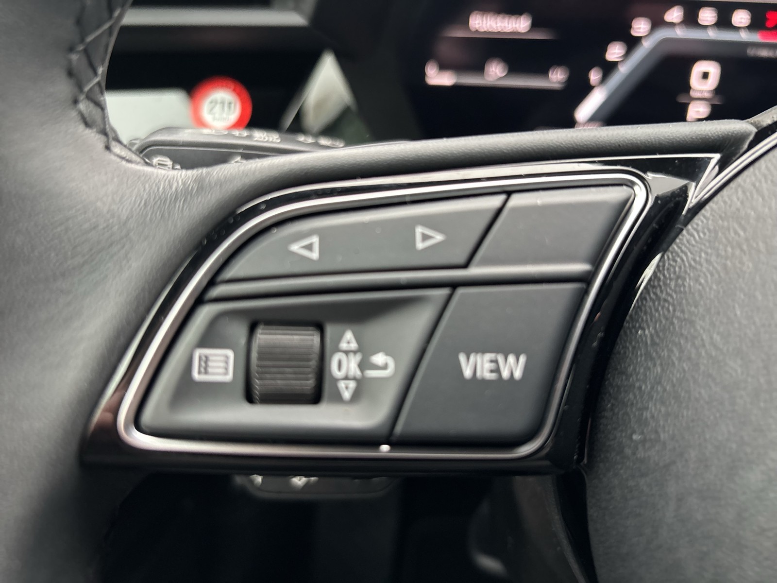 Audi A3 30 S LINE CAM ACC LM18 NAVI+ CARPLAY SITZHEIZ