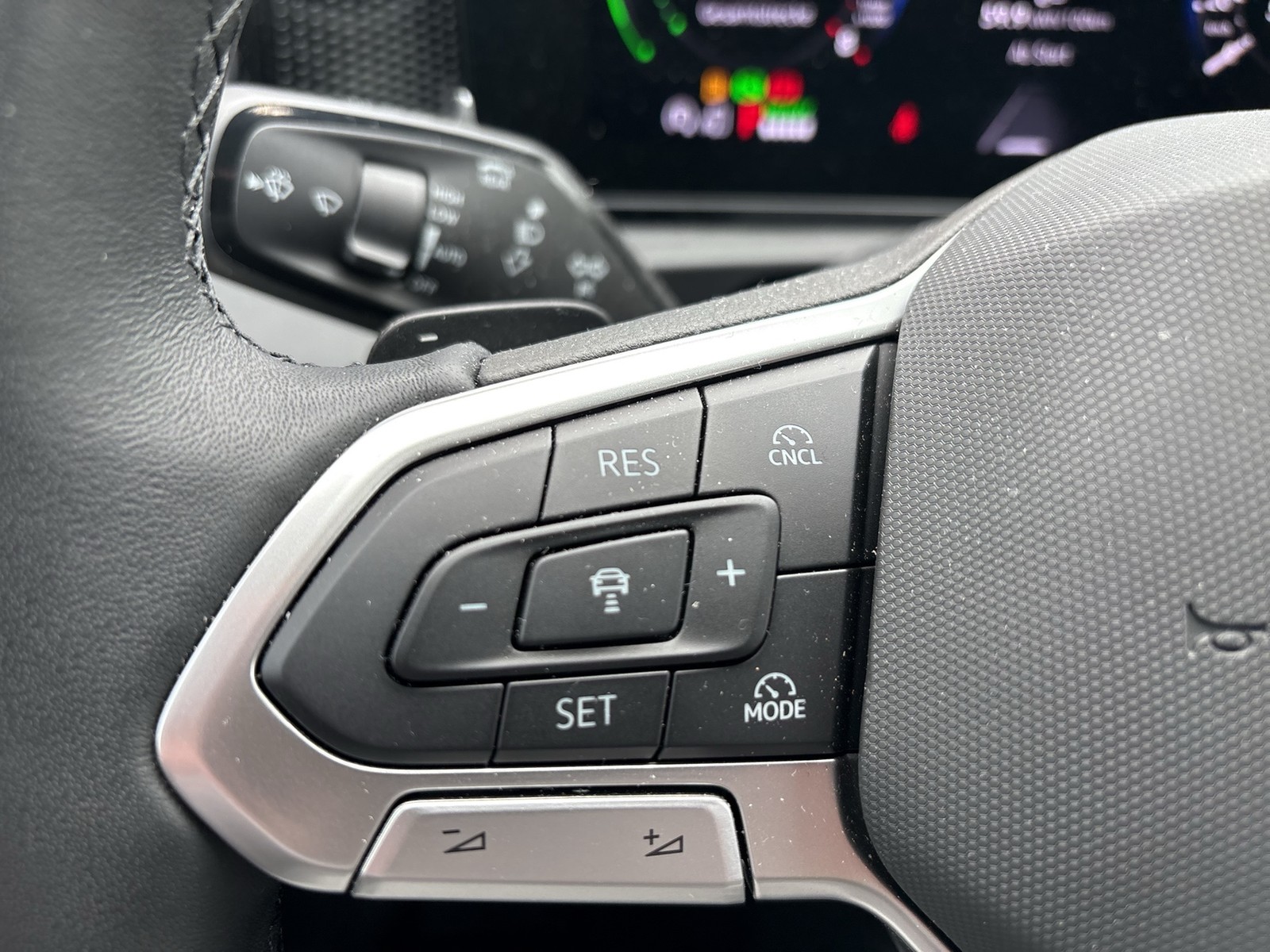 Volkswagen Tiguan 1.5 HYBRID LIFE NAVI AHK KAMERA SITZHEIZUNG