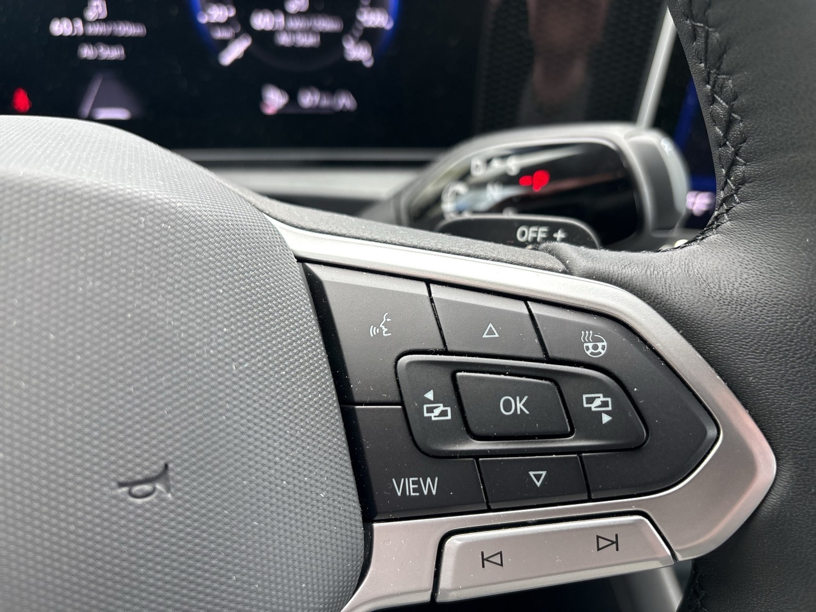Volkswagen Tiguan 1.5 HYBRID LIFE NAVI AHK KAMERA SITZHEIZUNG