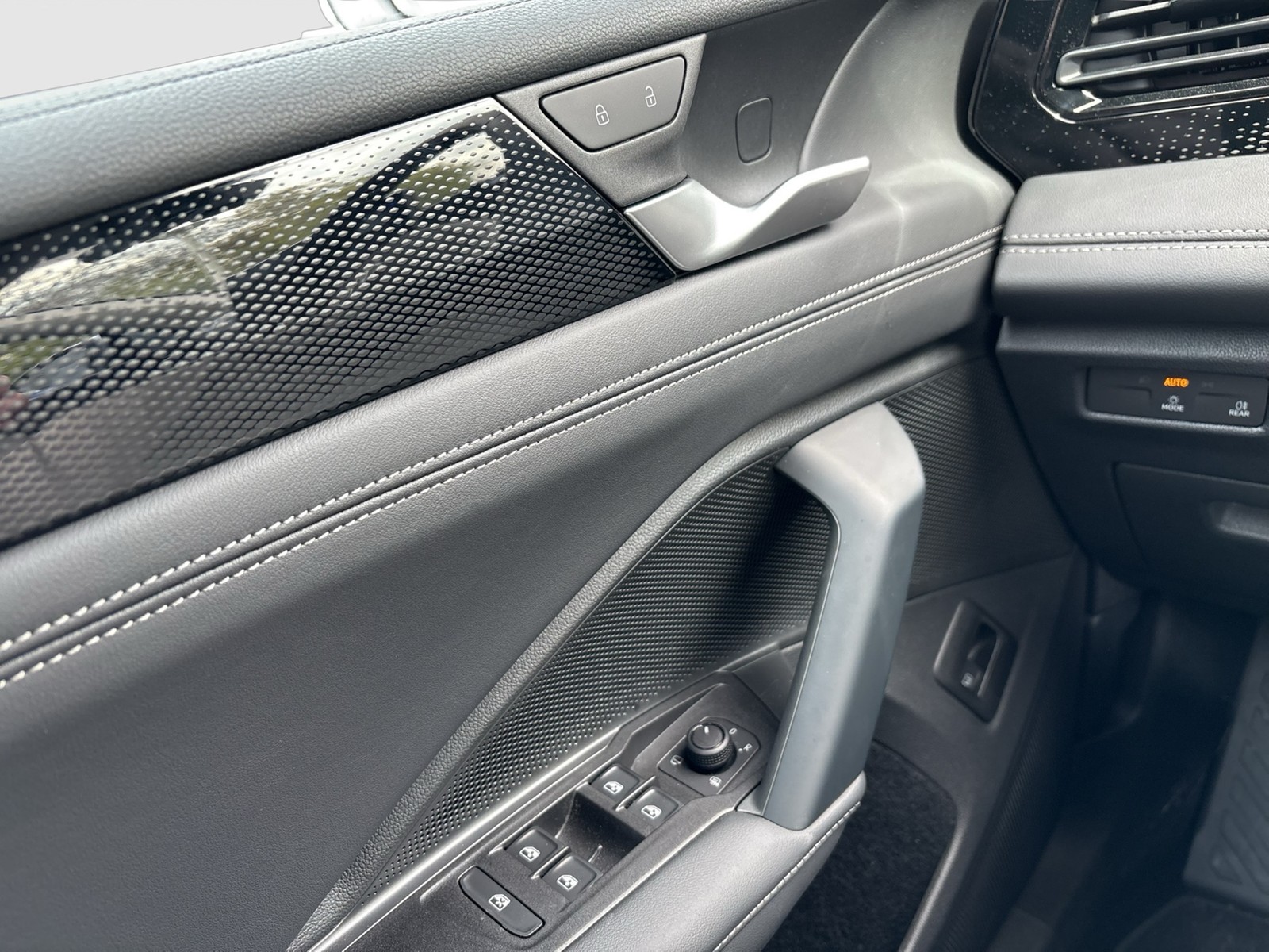 Volkswagen Tiguan 1.5 HYBRID LIFE NAVI AHK KAMERA SITZHEIZUNG
